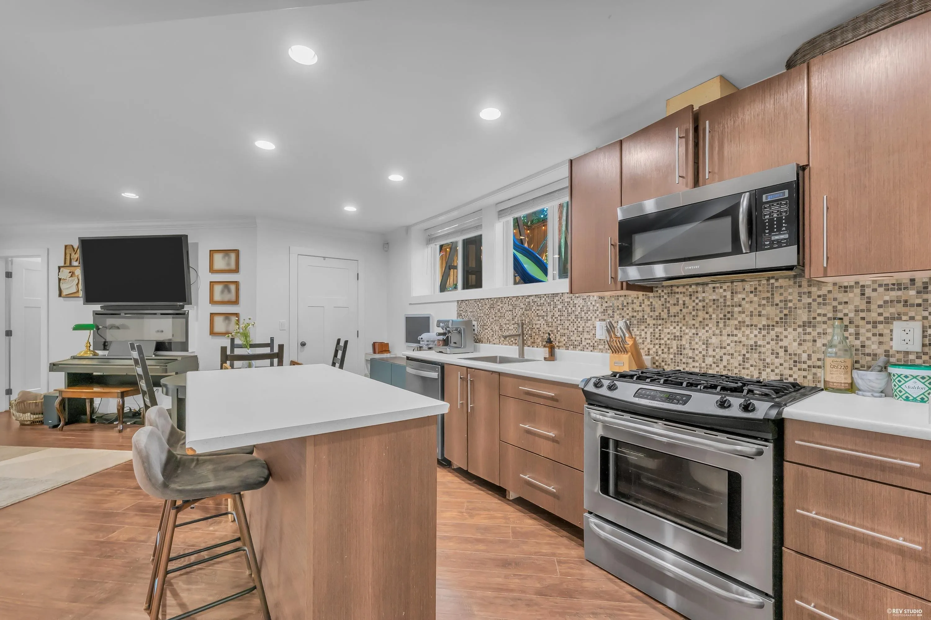 15305 29a Avenue