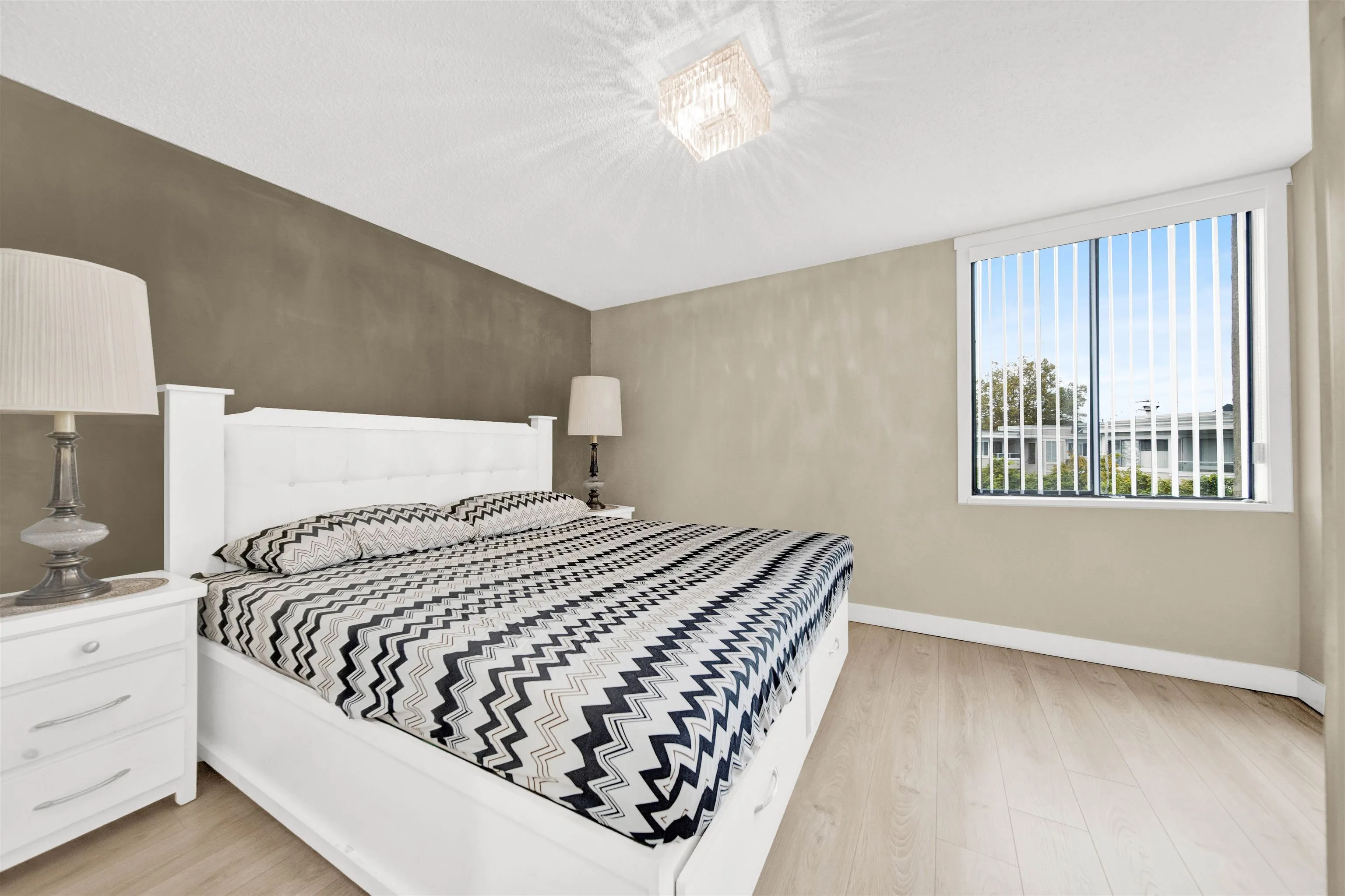 17702 60 Avenue #28