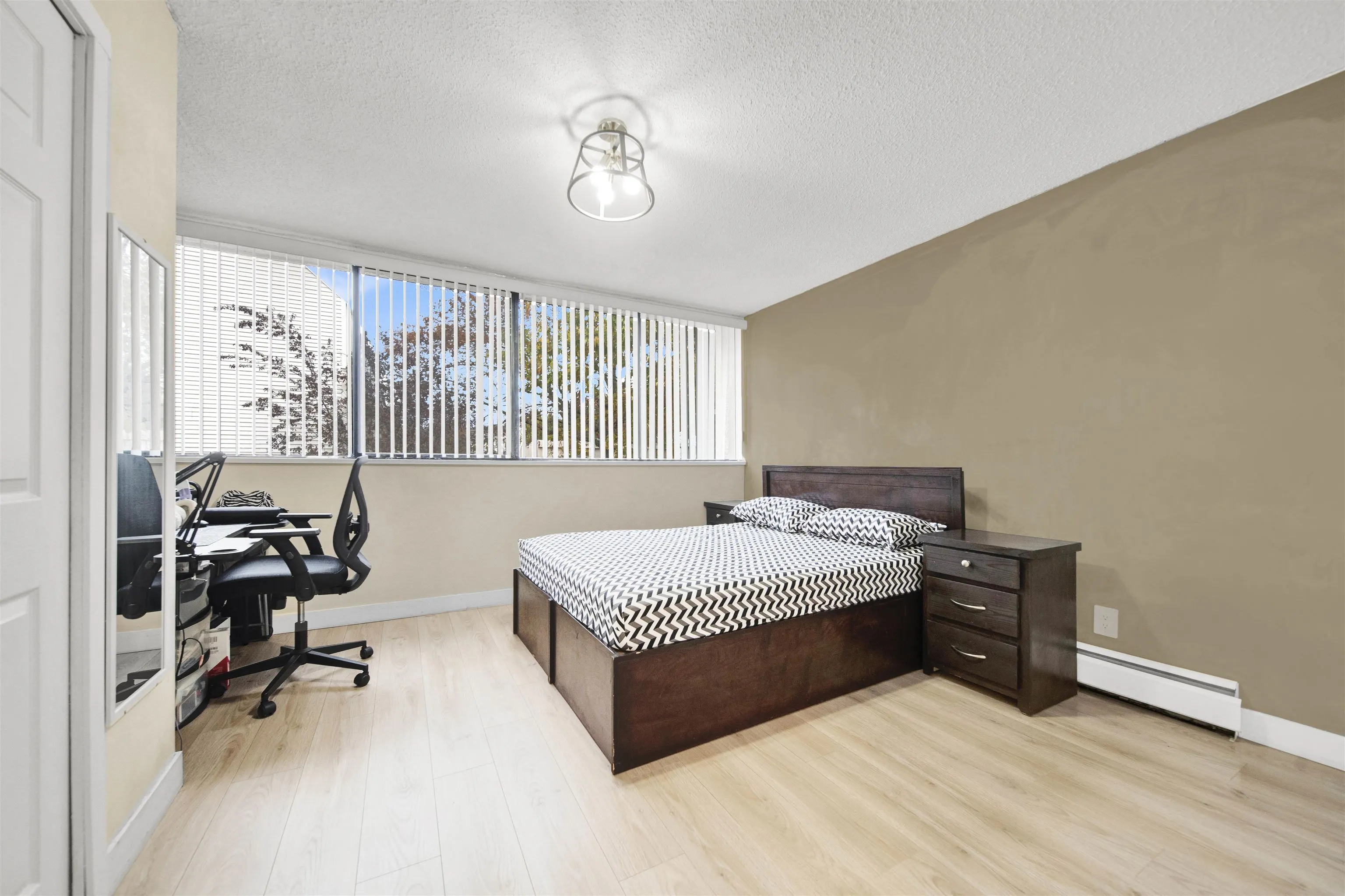 17702 60 Avenue #28