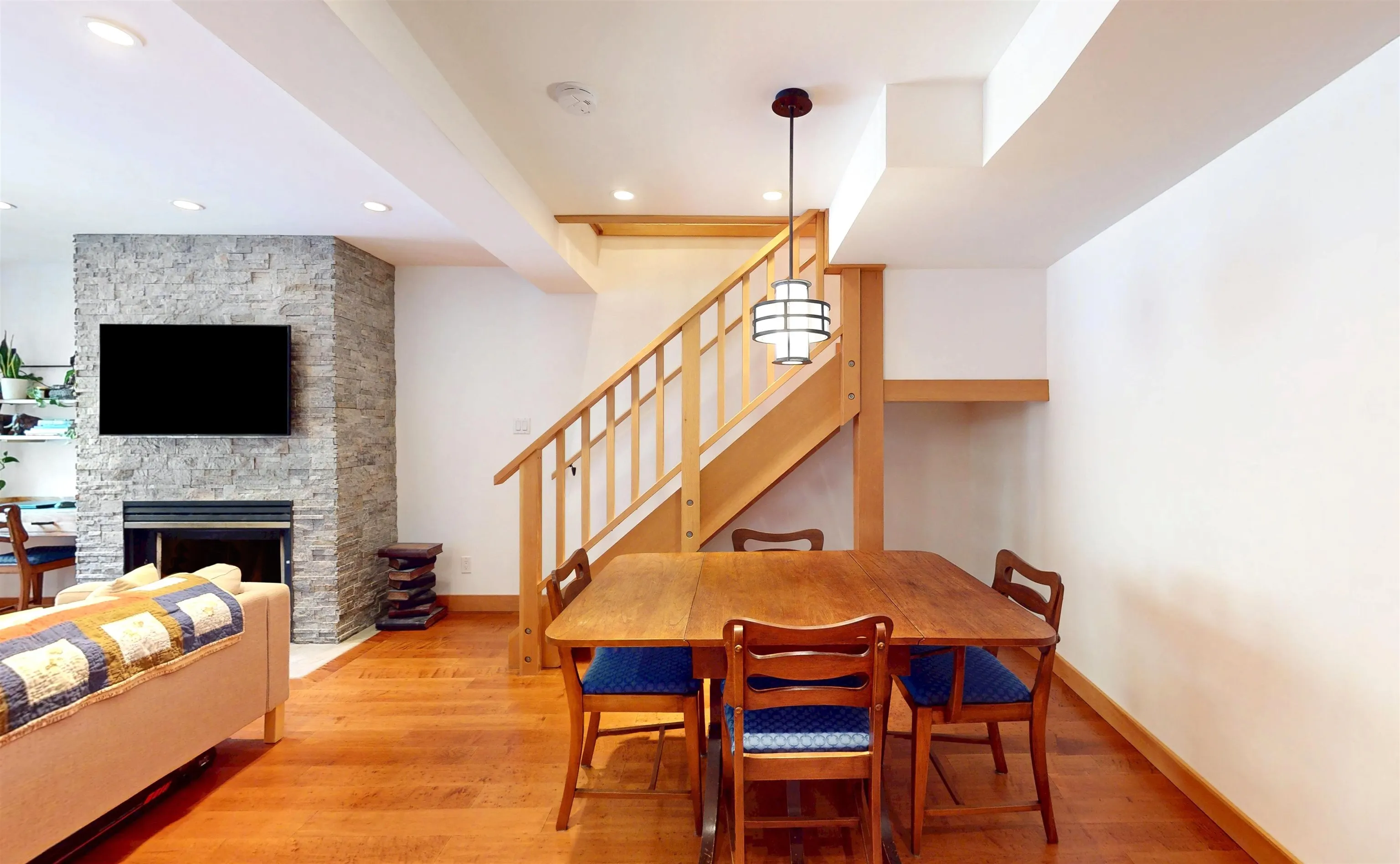 2556 Snowridge Crescent #11