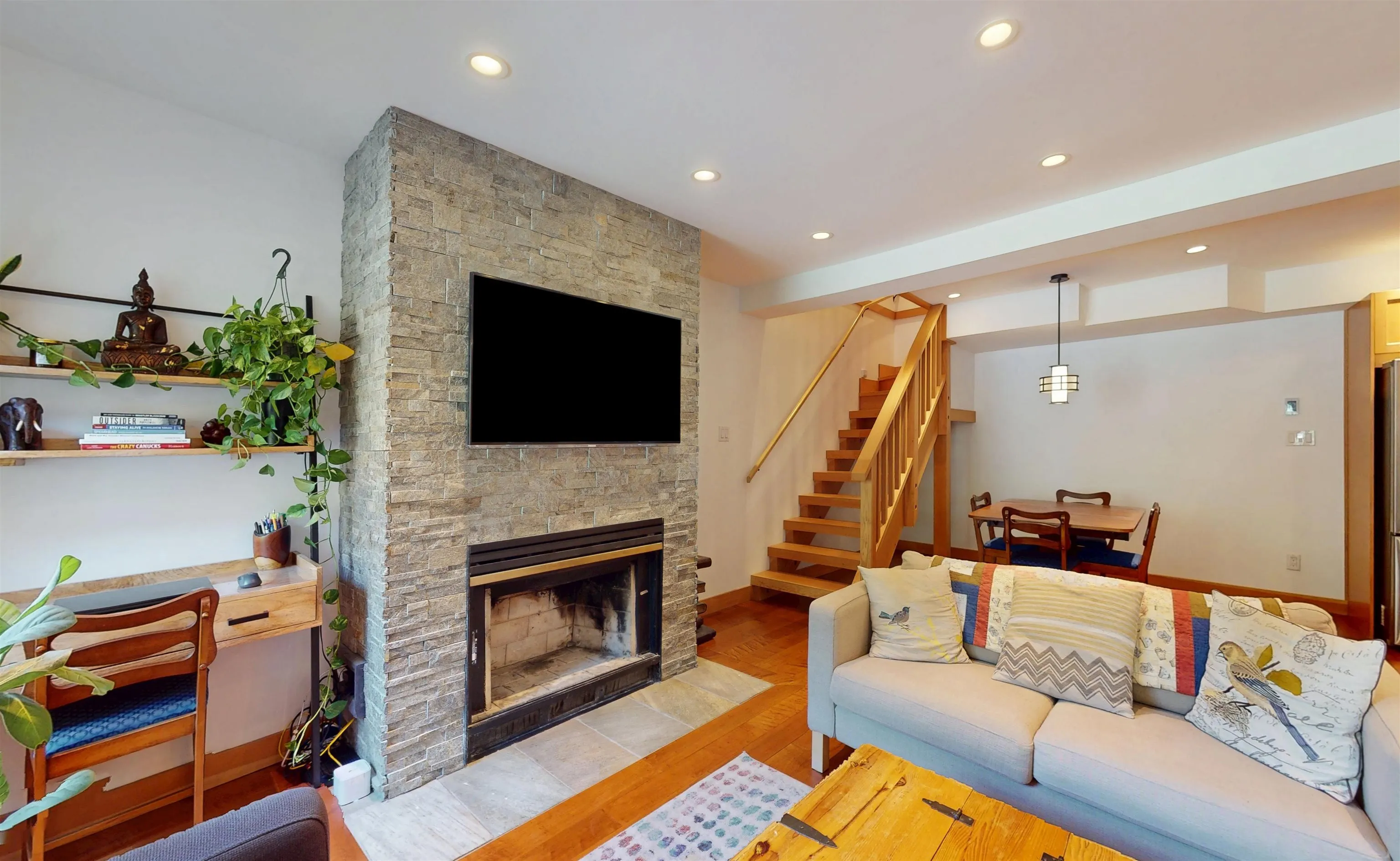 2556 Snowridge Crescent #11