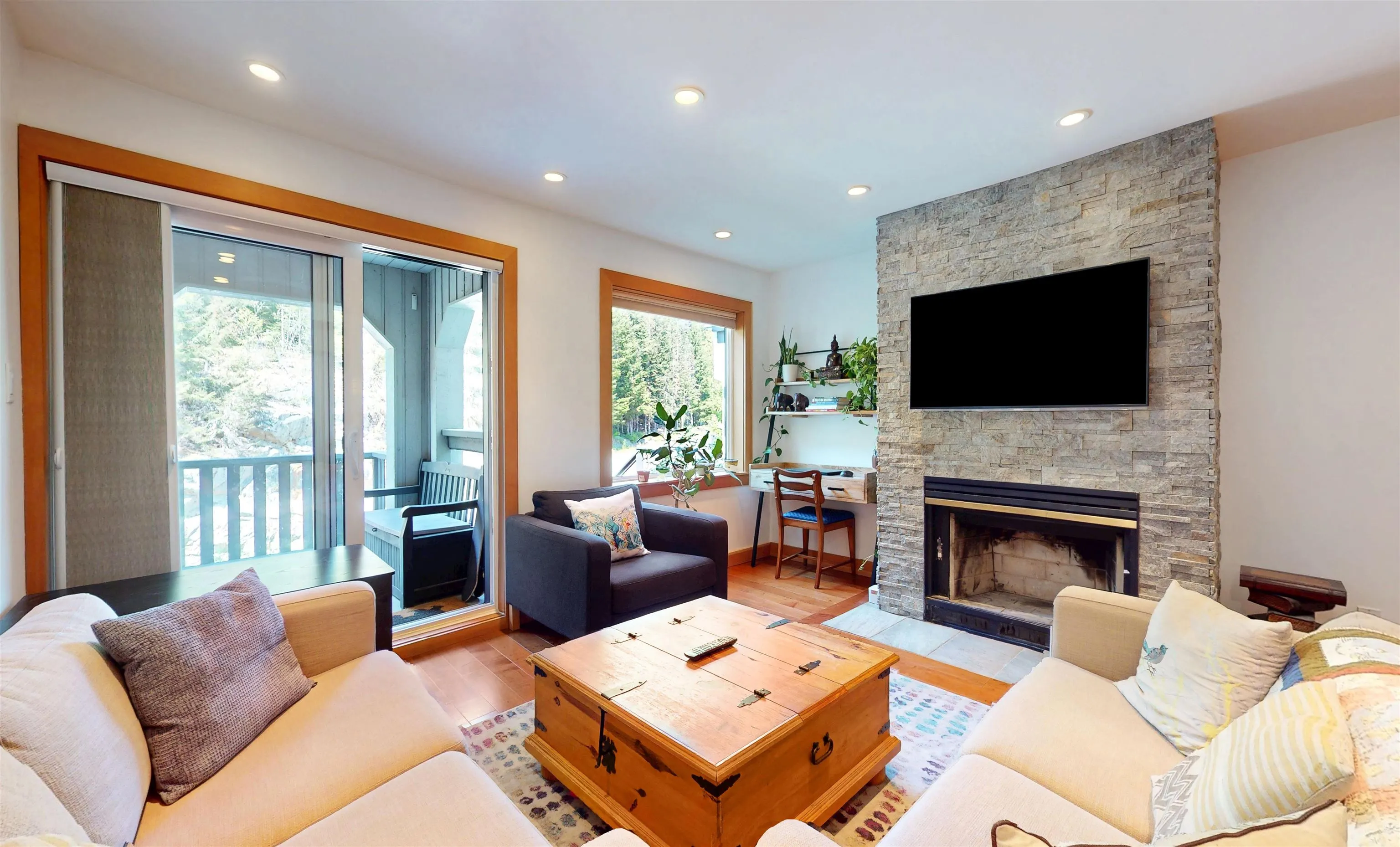 2556 Snowridge Crescent #11