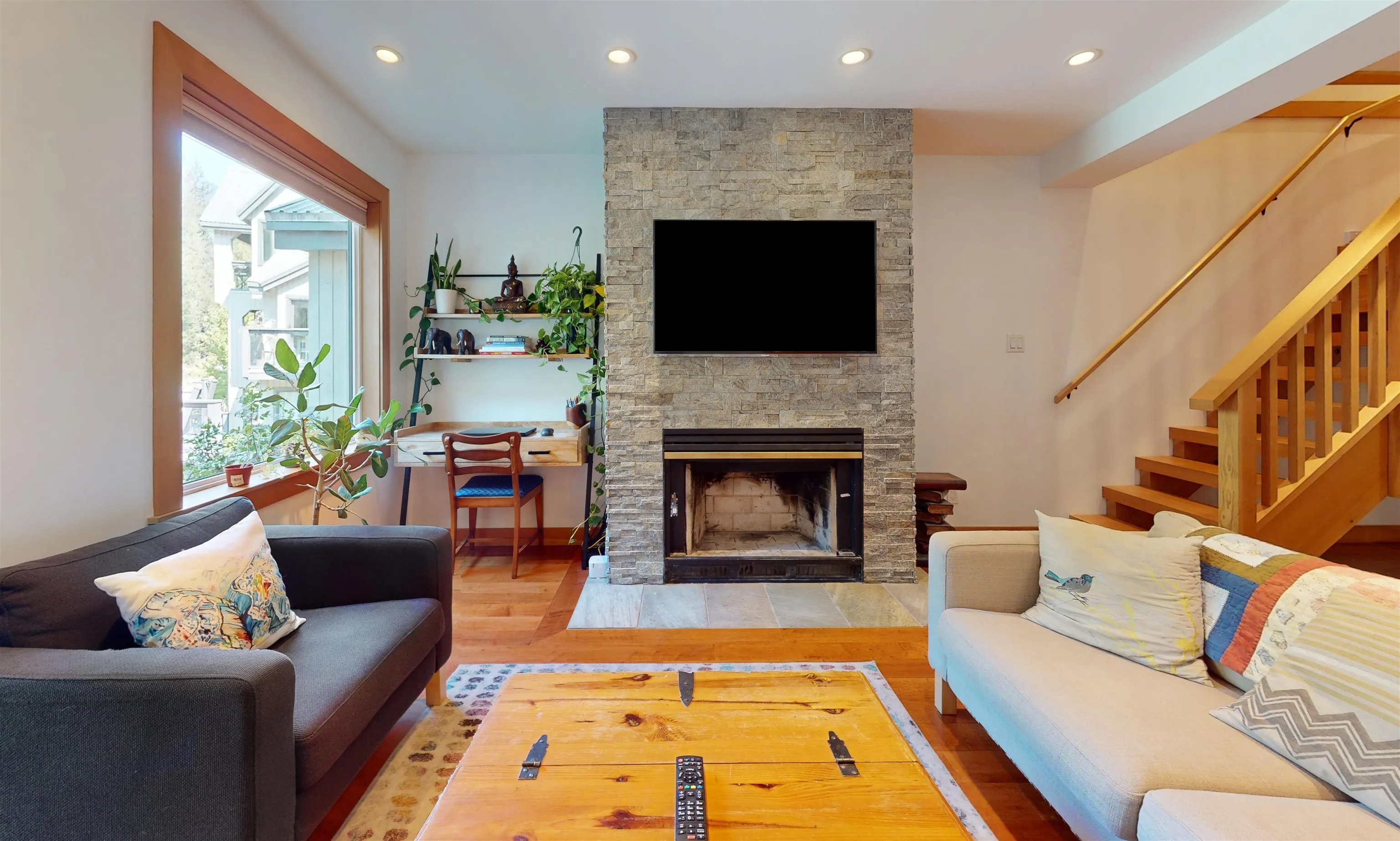 2556 Snowridge Crescent #11