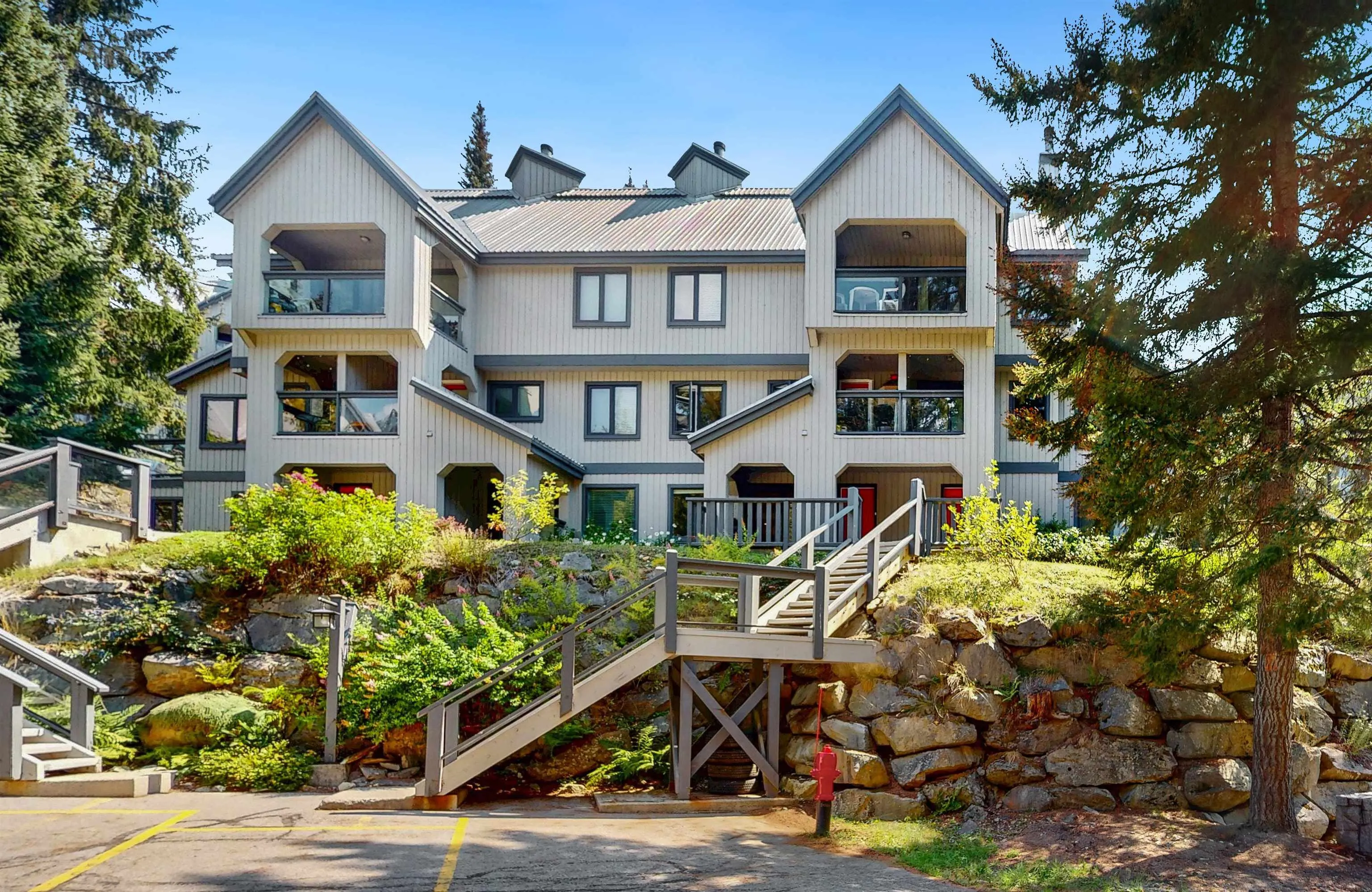 2556 Snowridge Crescent #11