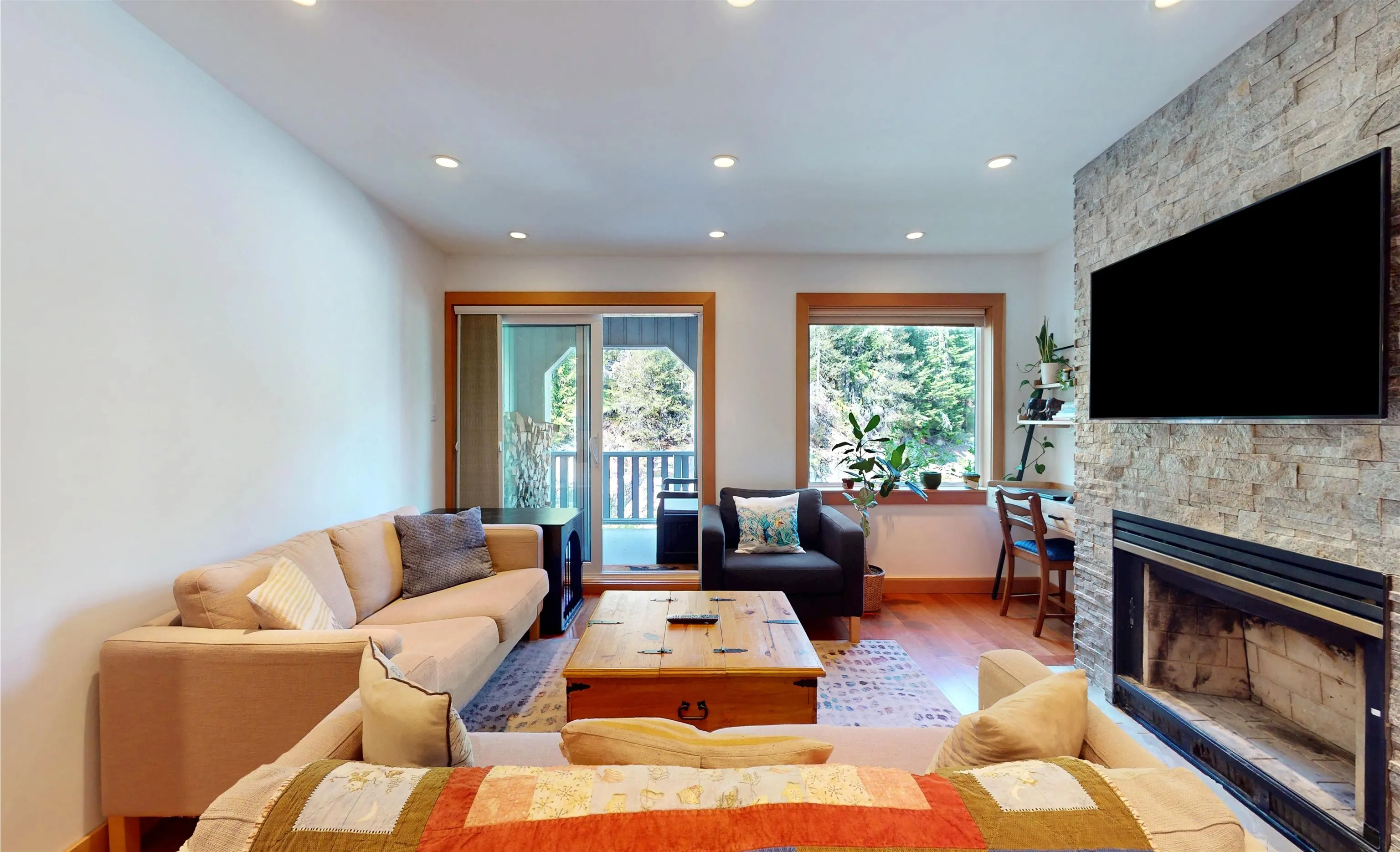 2556 Snowridge Crescent #11