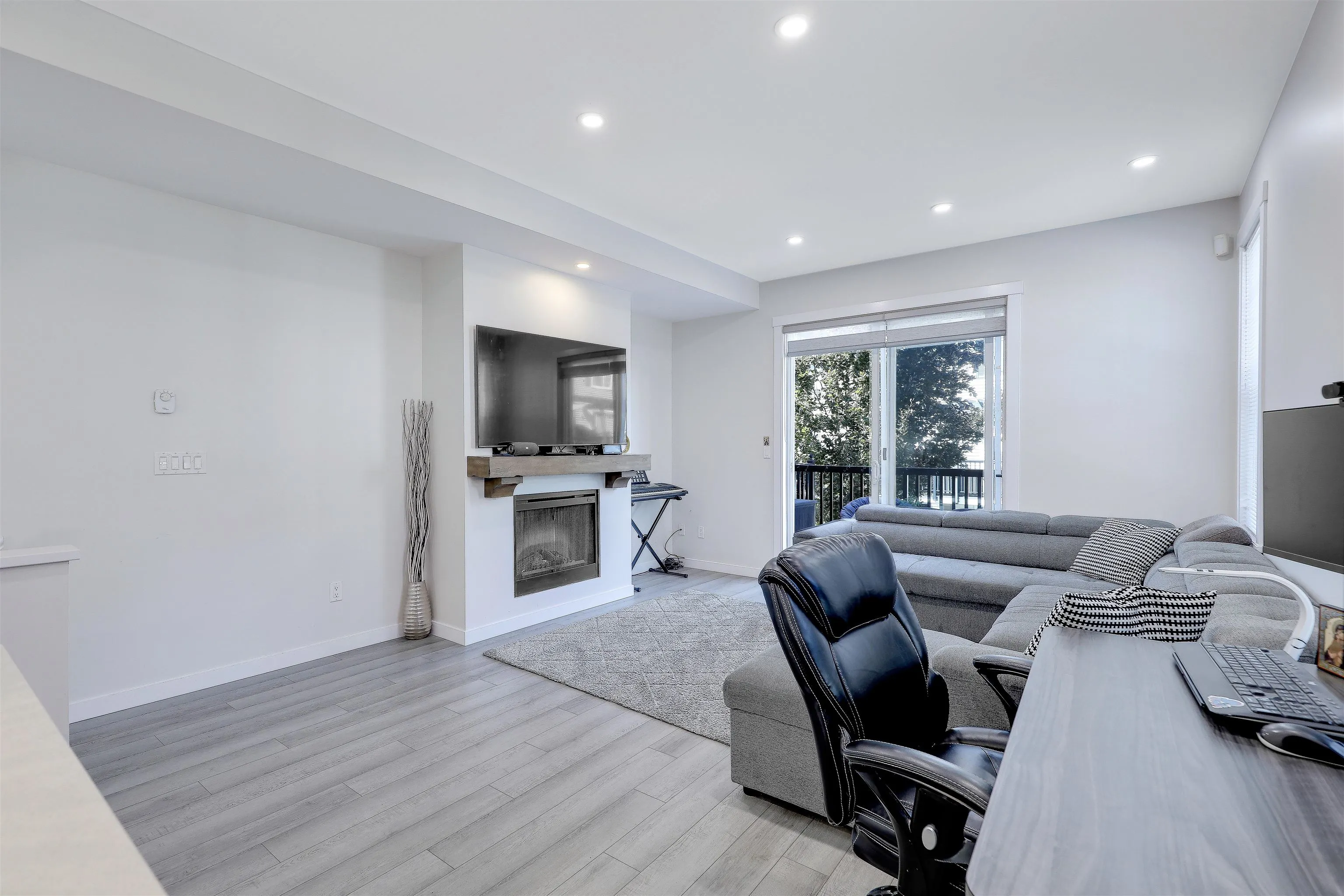 7233 189 Street #81