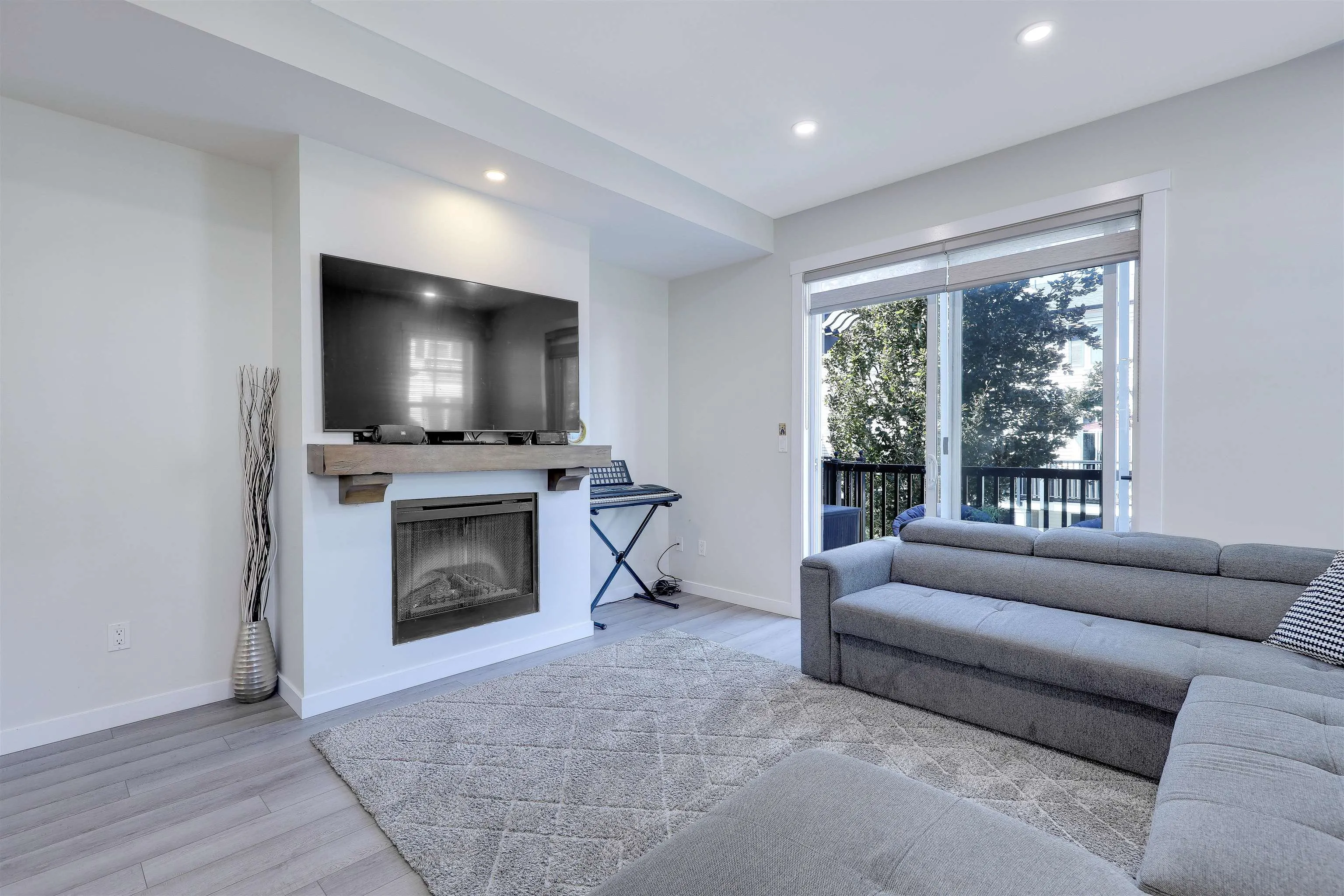 7233 189 Street #81