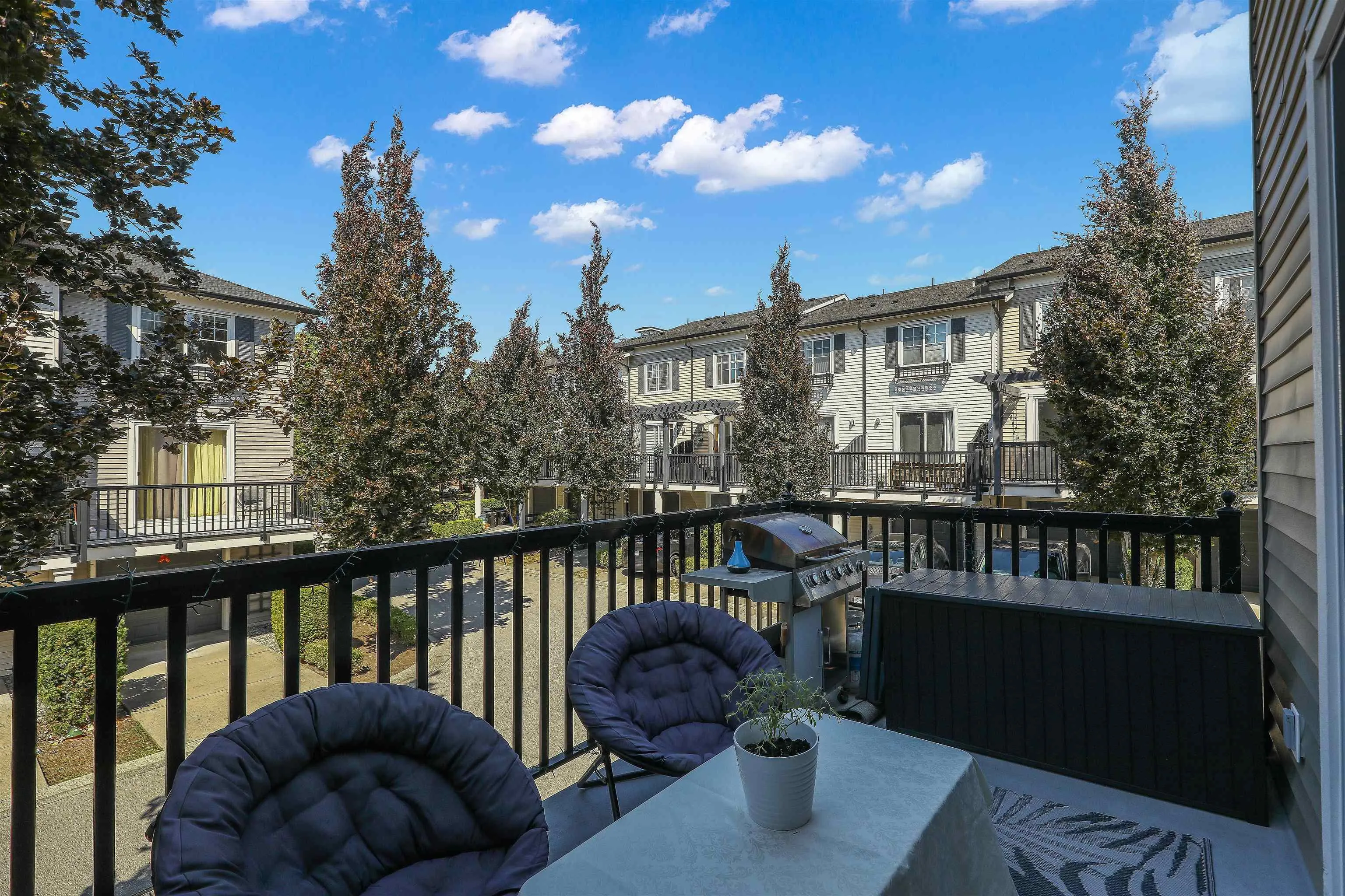 7233 189 Street #81