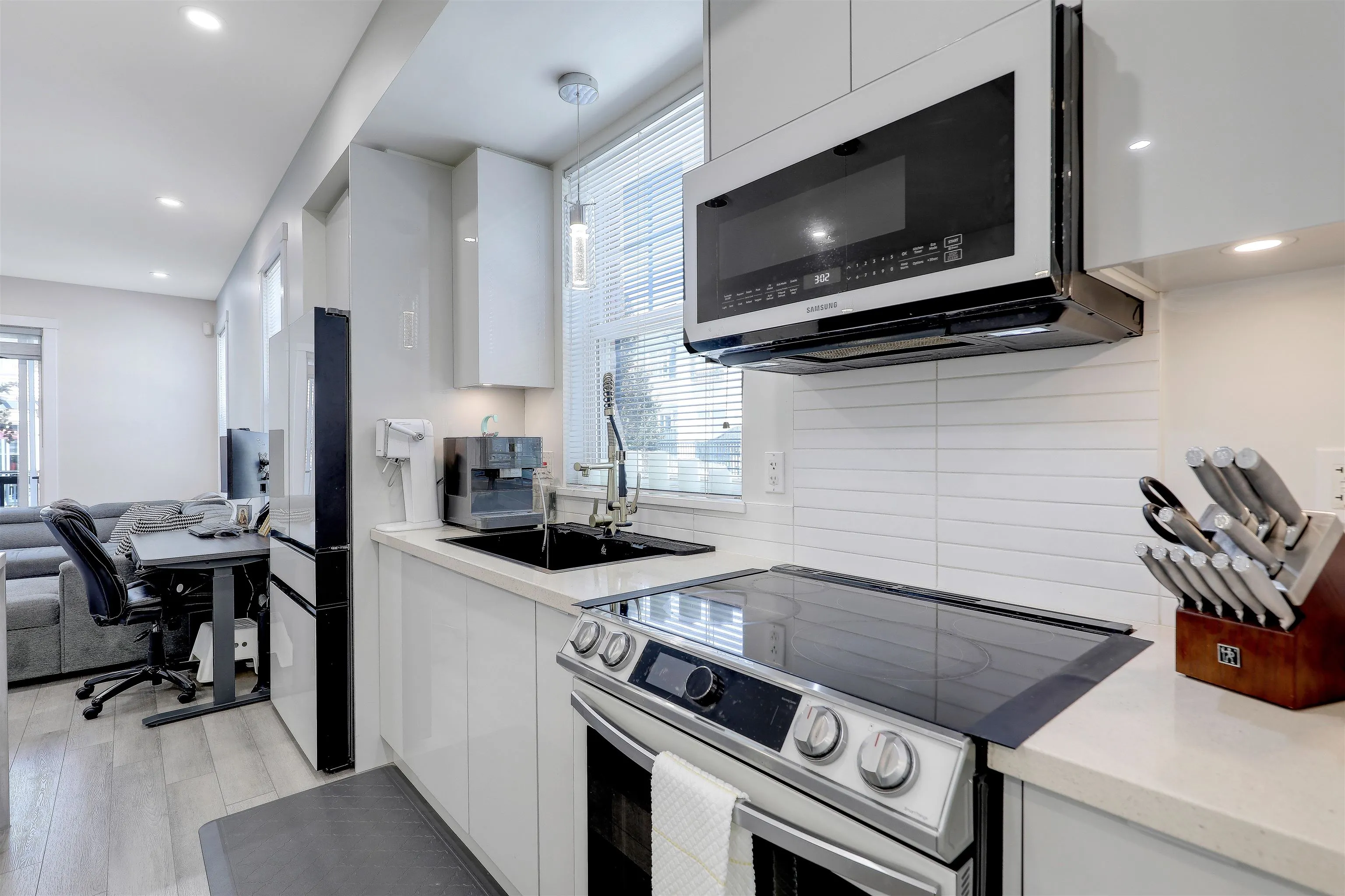 7233 189 Street #81
