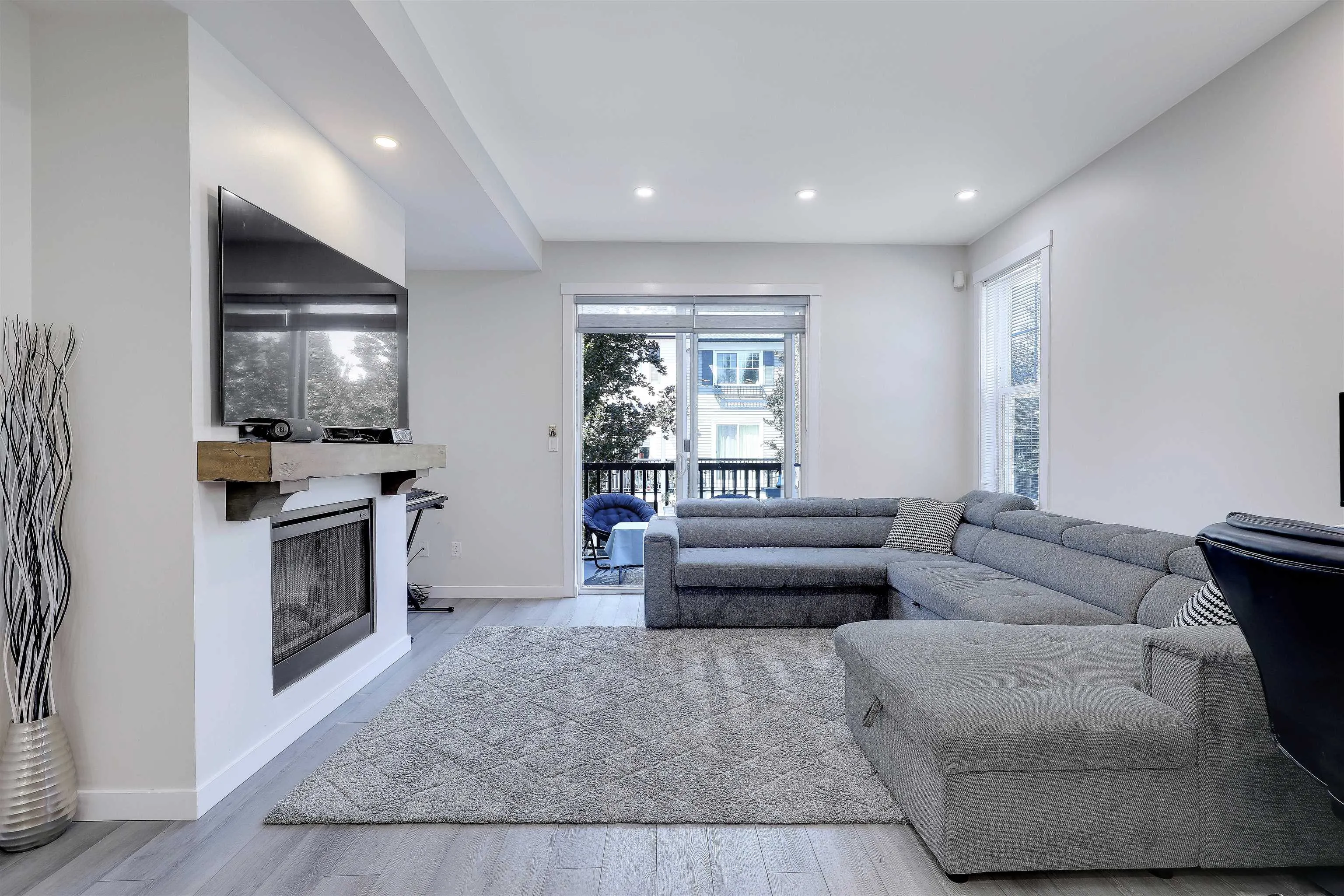 7233 189 Street #81