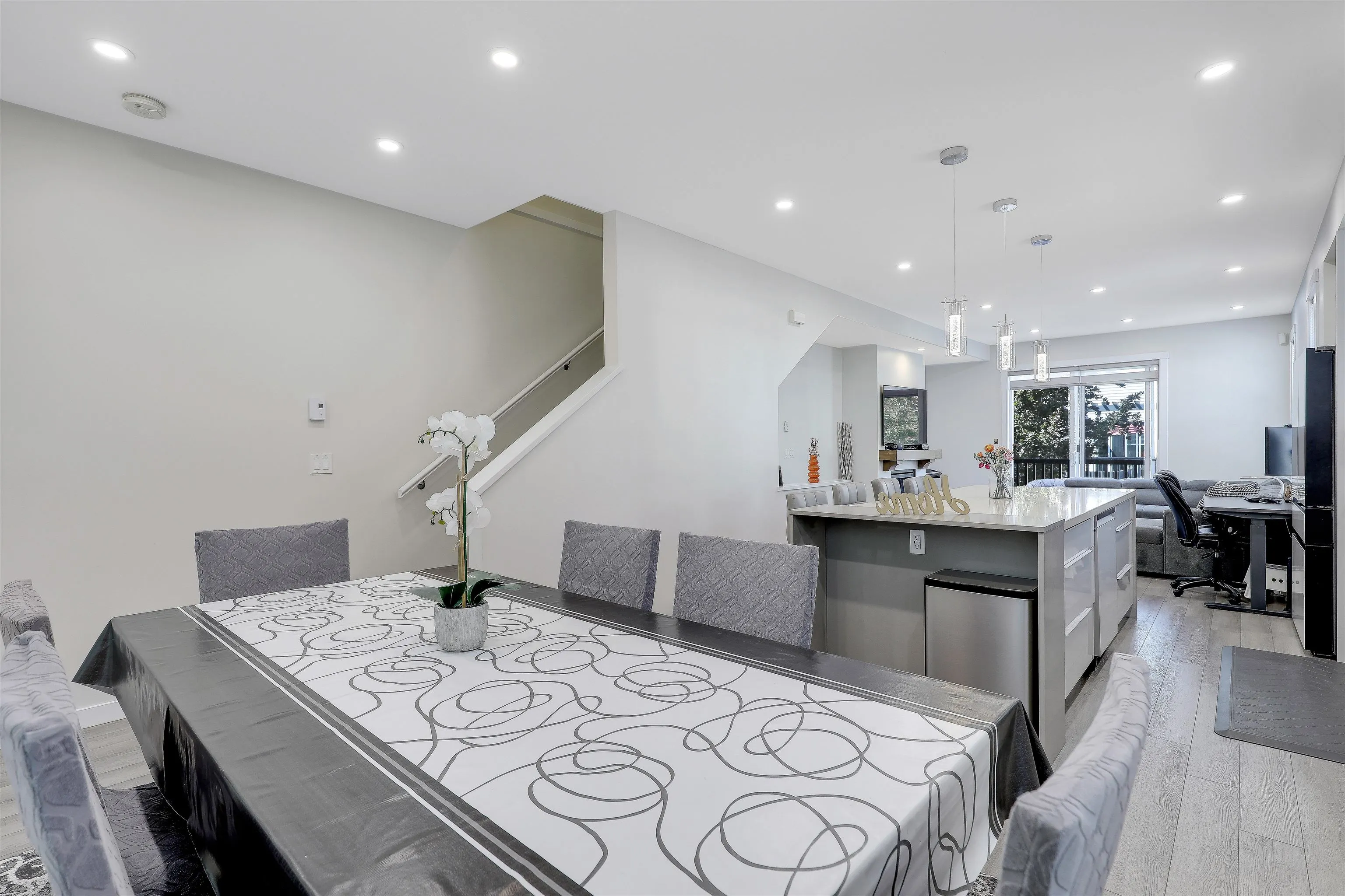 7233 189 Street #81