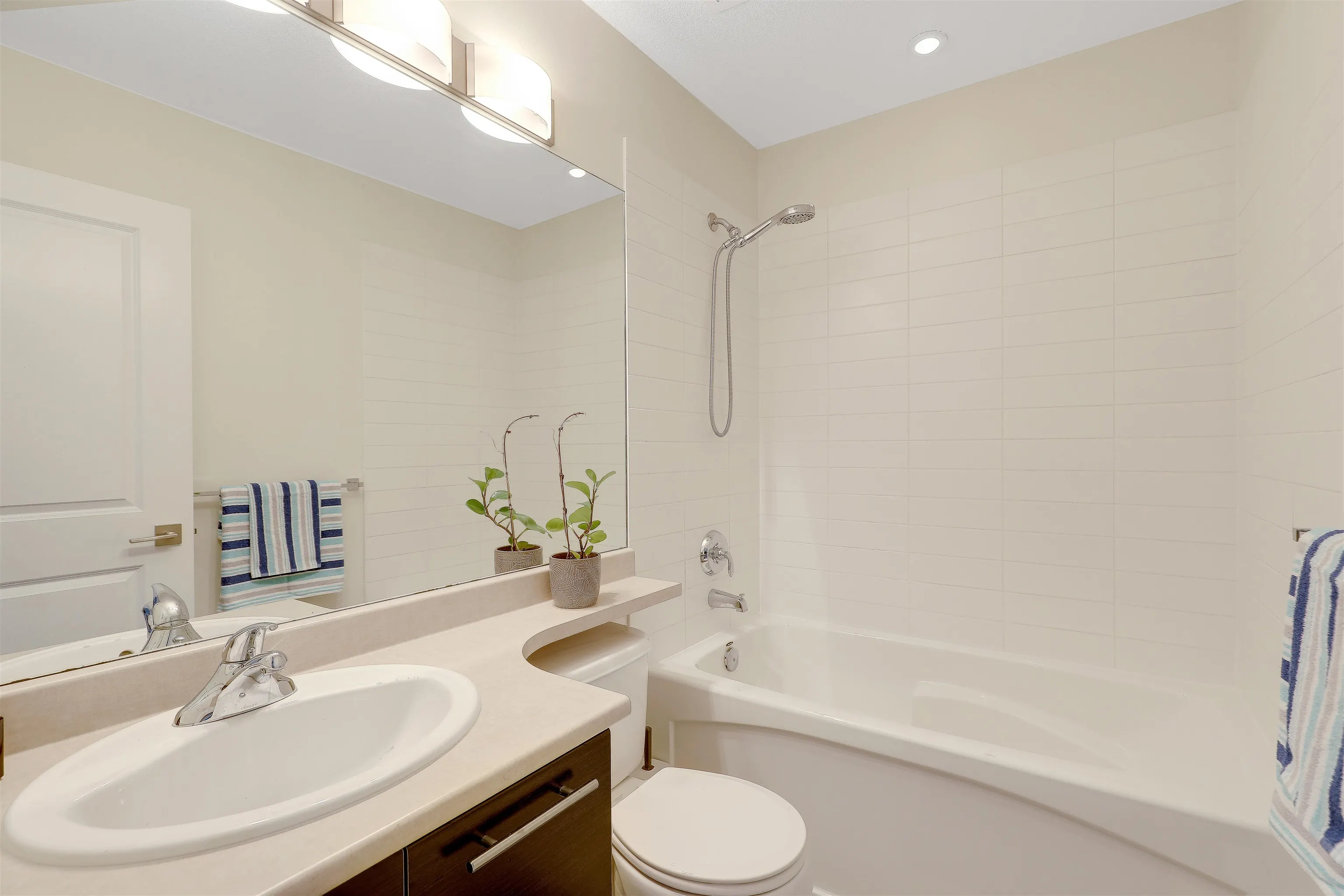 7233 189 Street #81
