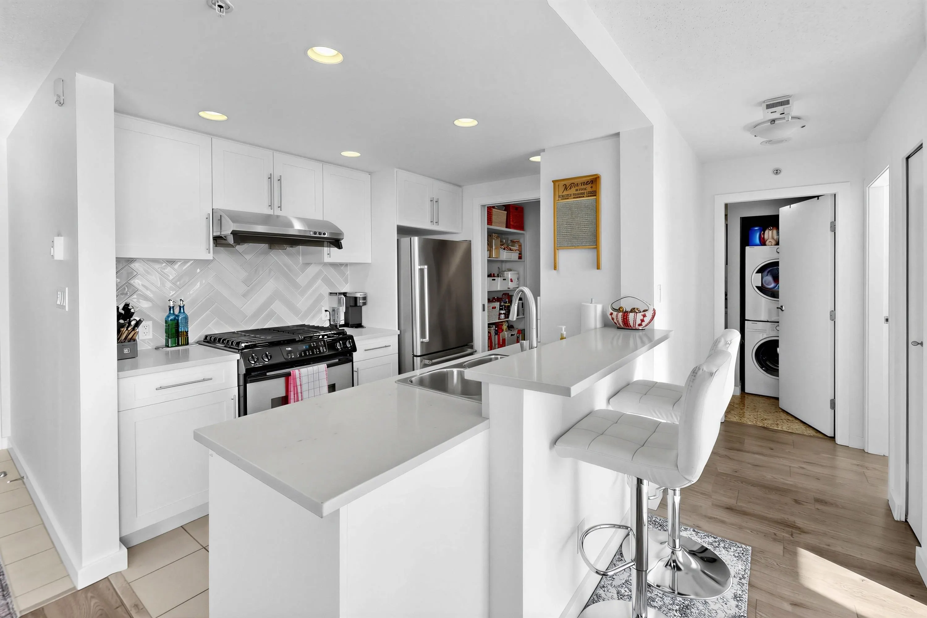455 Beach Crescent #1501