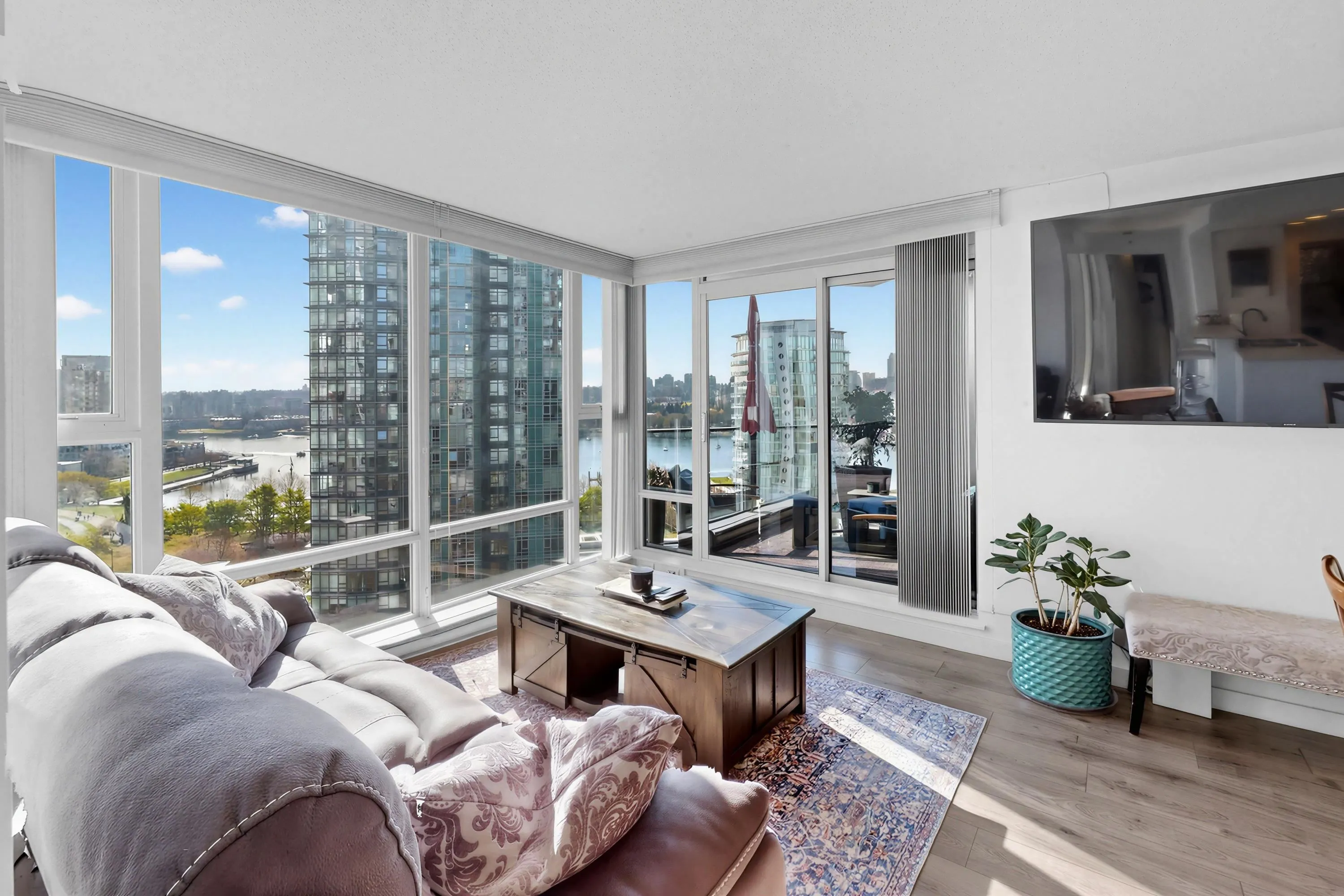455 Beach Crescent #1501