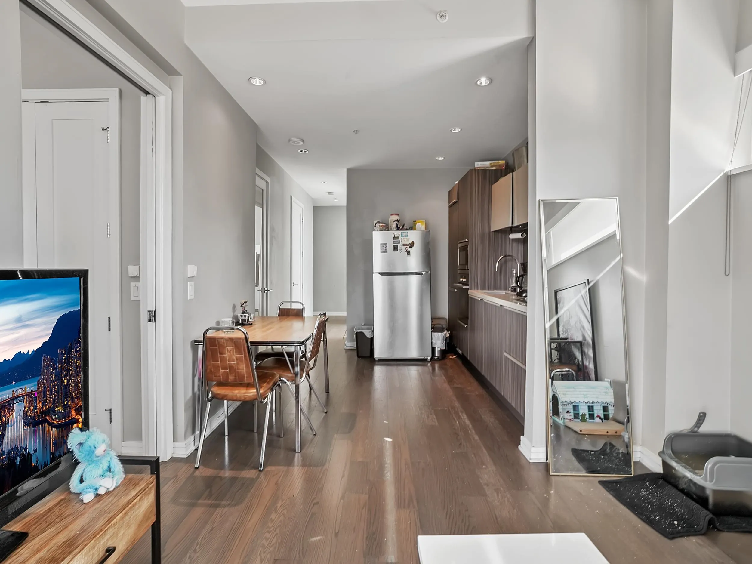 123 W 1st Avenue #610
