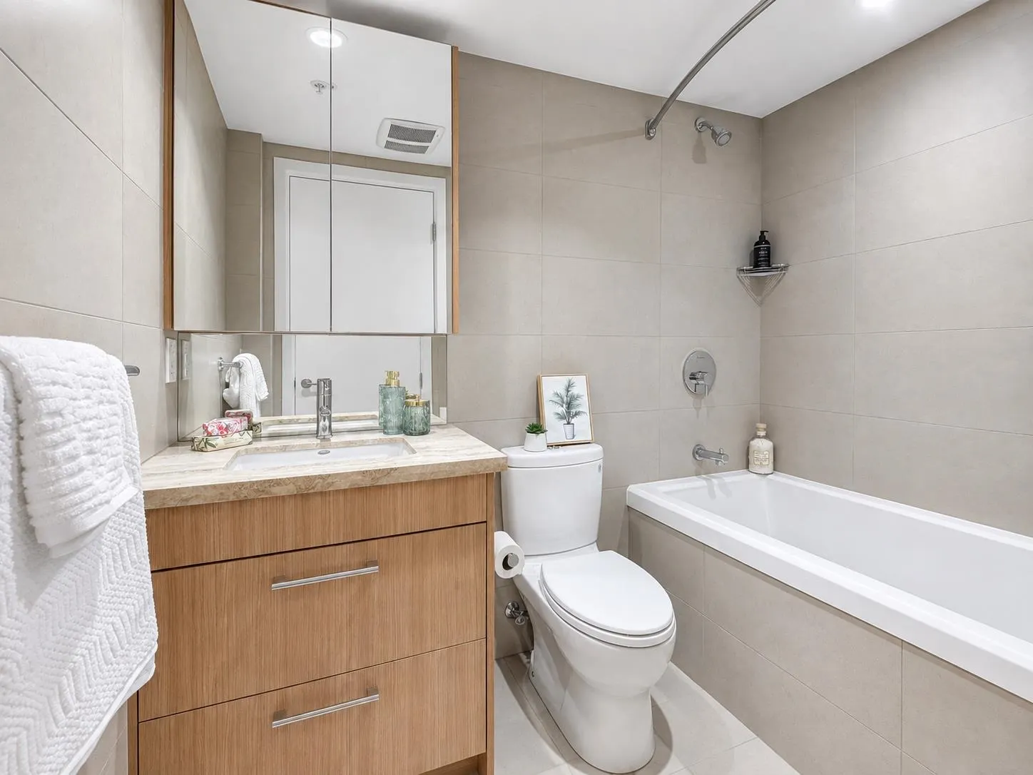 168 W 1st Avenue #809