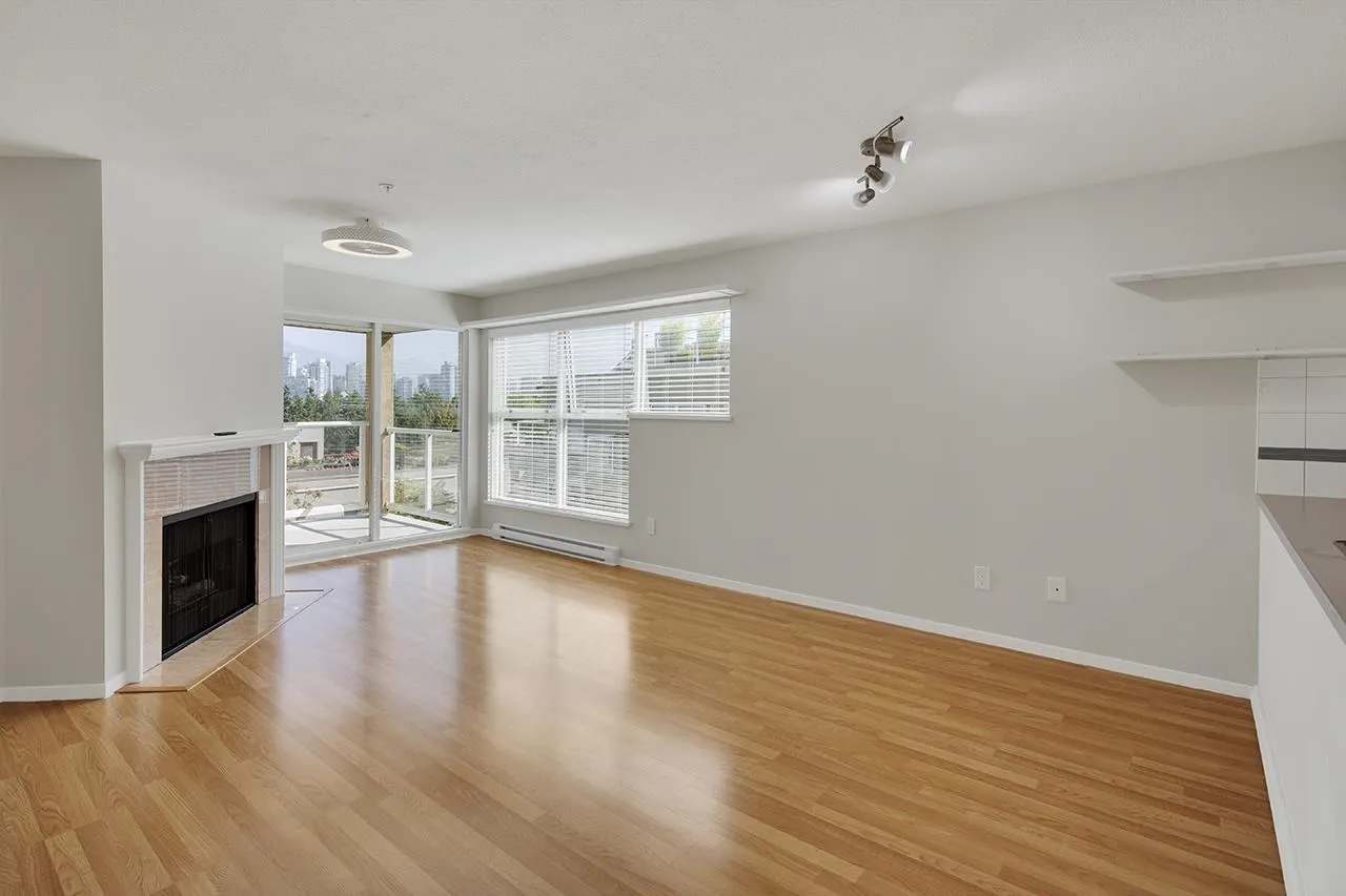 943 W 8th Avenue #204