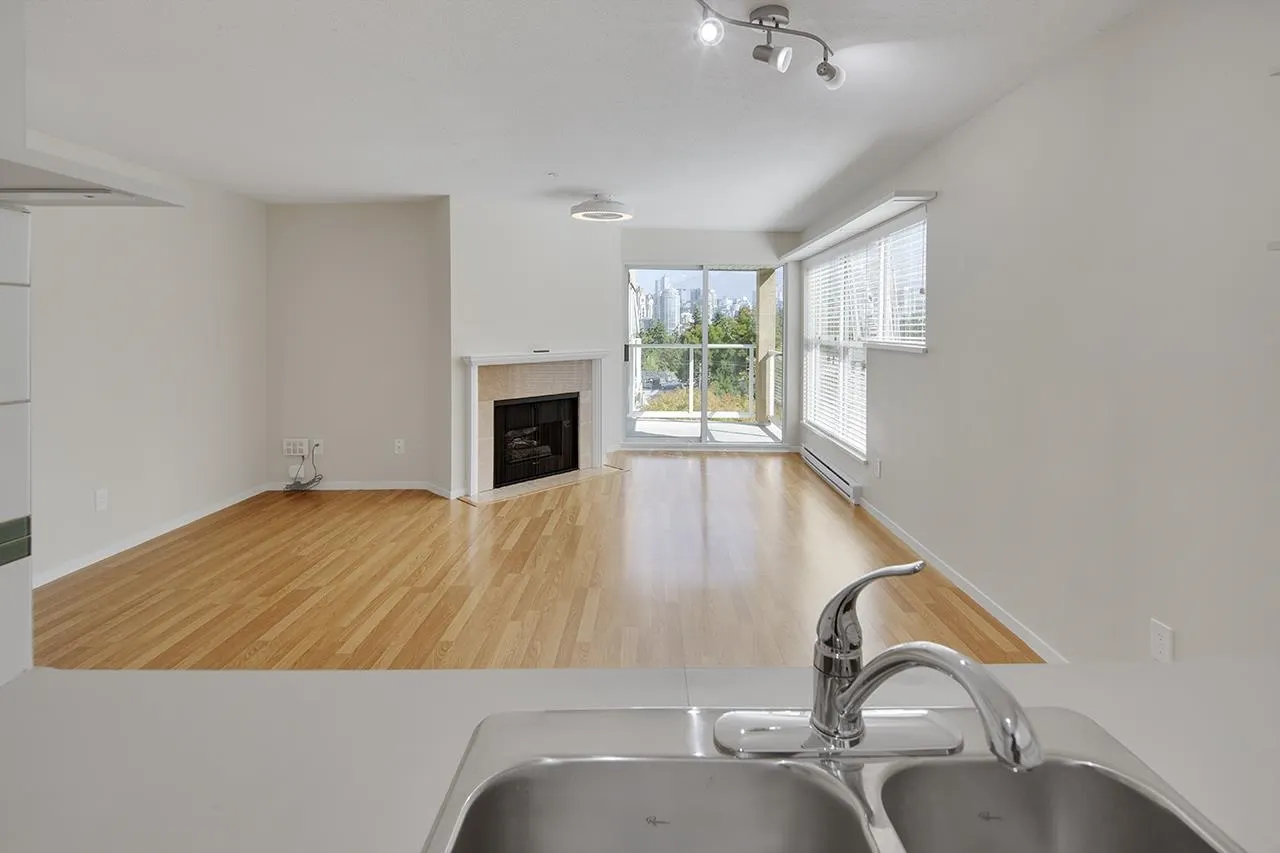 943 W 8th Avenue #204