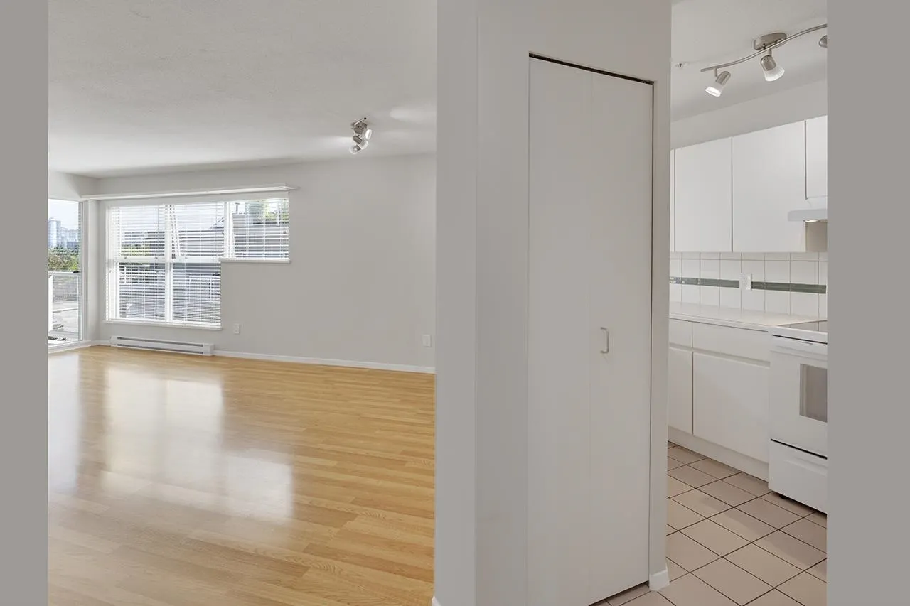 943 W 8th Avenue #204