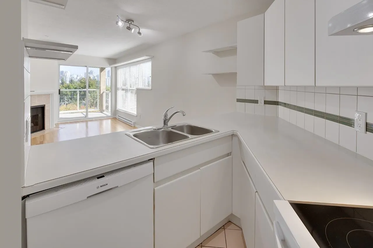 943 W 8th Avenue #204