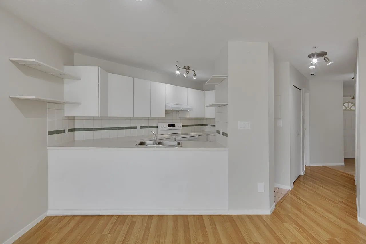 943 W 8th Avenue #204