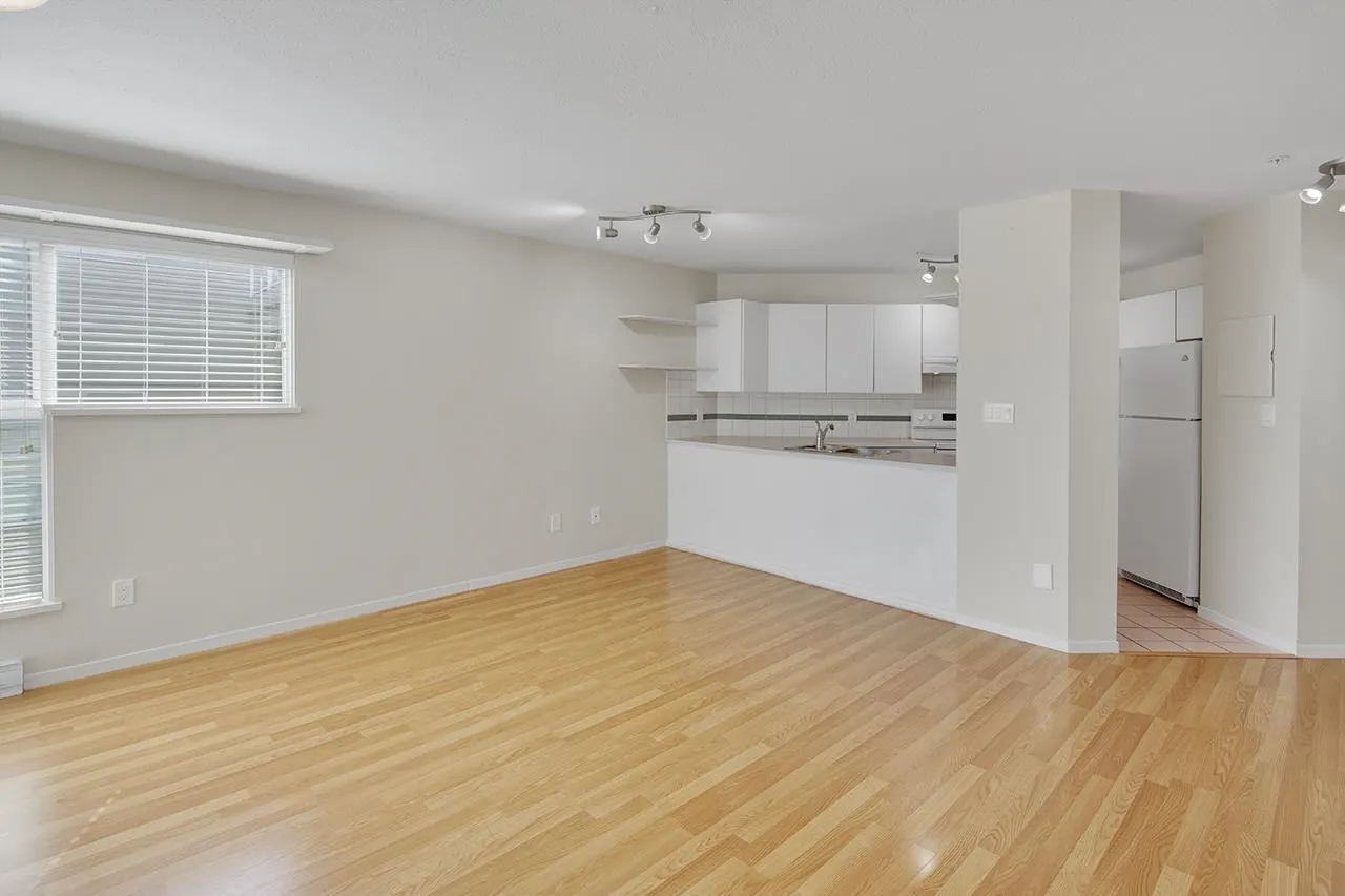 943 W 8th Avenue #204