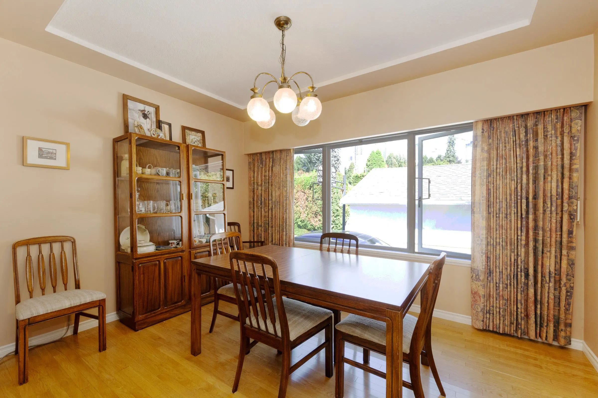 541 Cochrane Avenue