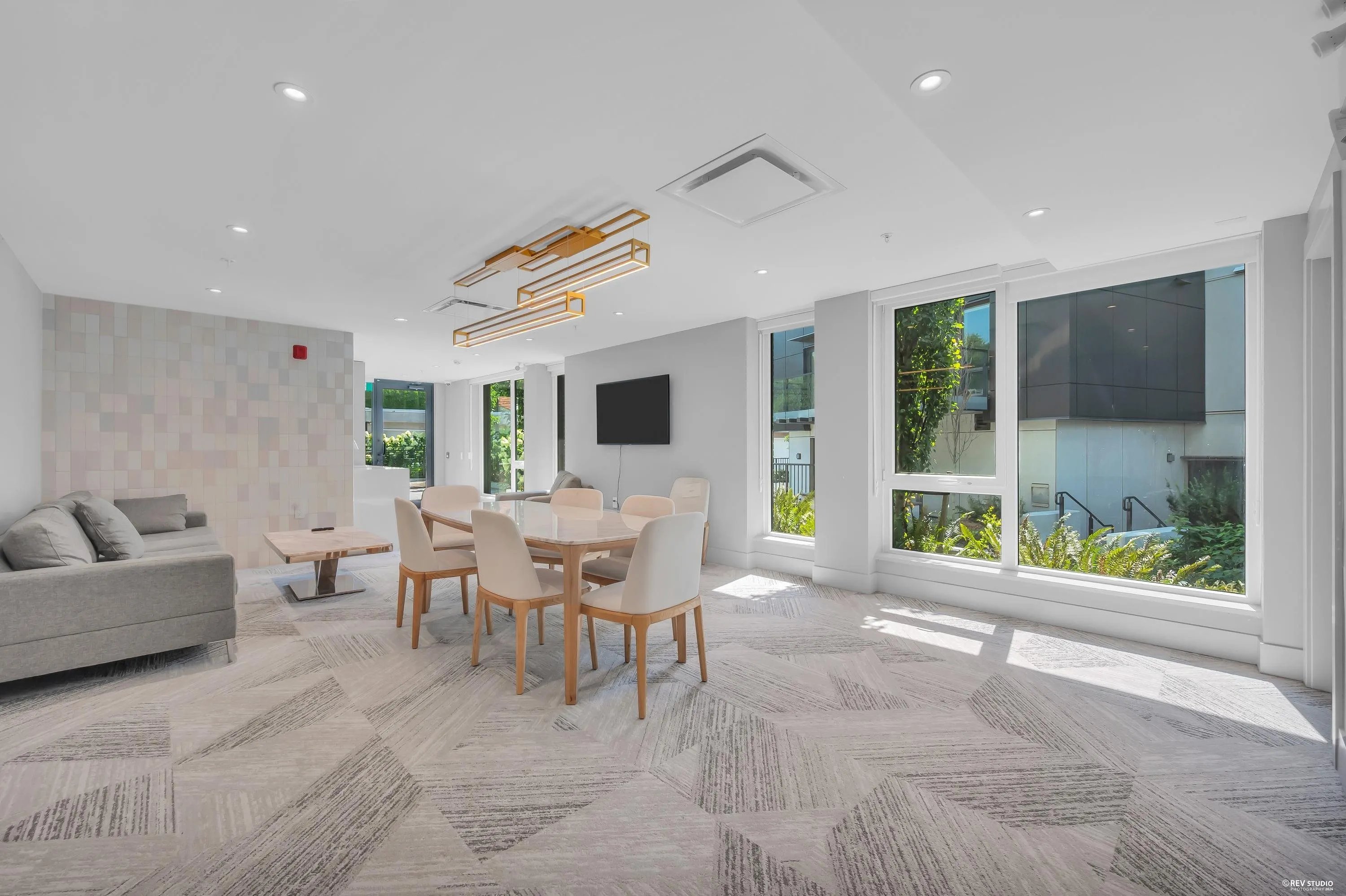 5168 Cambie Street #108