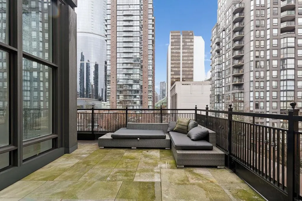 1102 Hornby Street #PH2