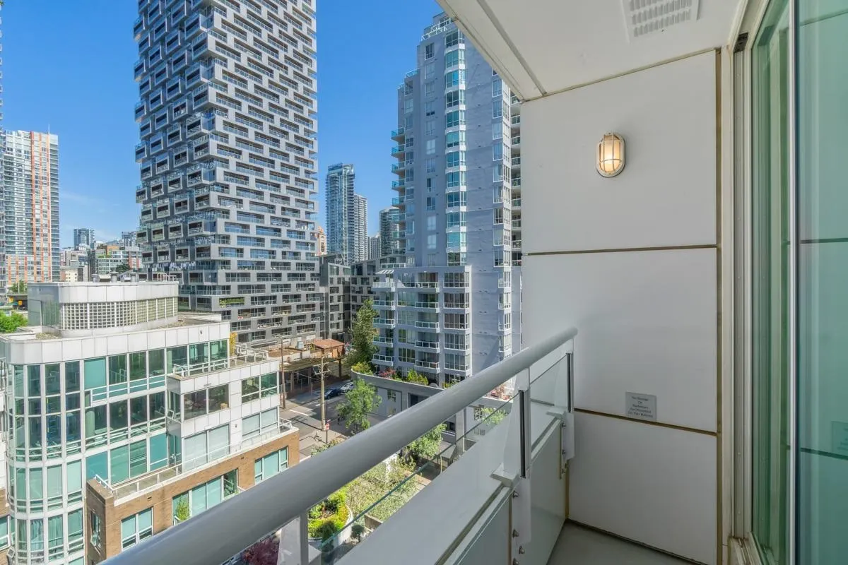 1501 Howe Street #1104