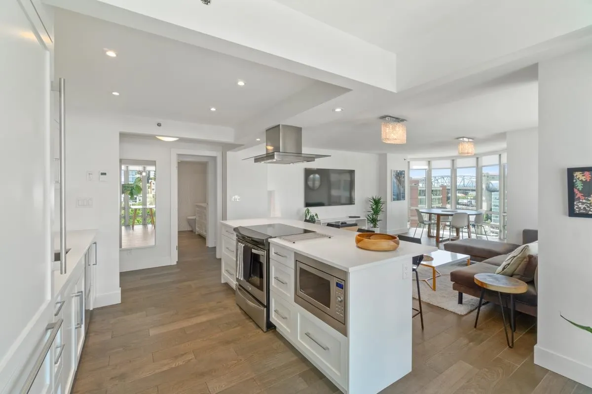 1501 Howe Street #1104