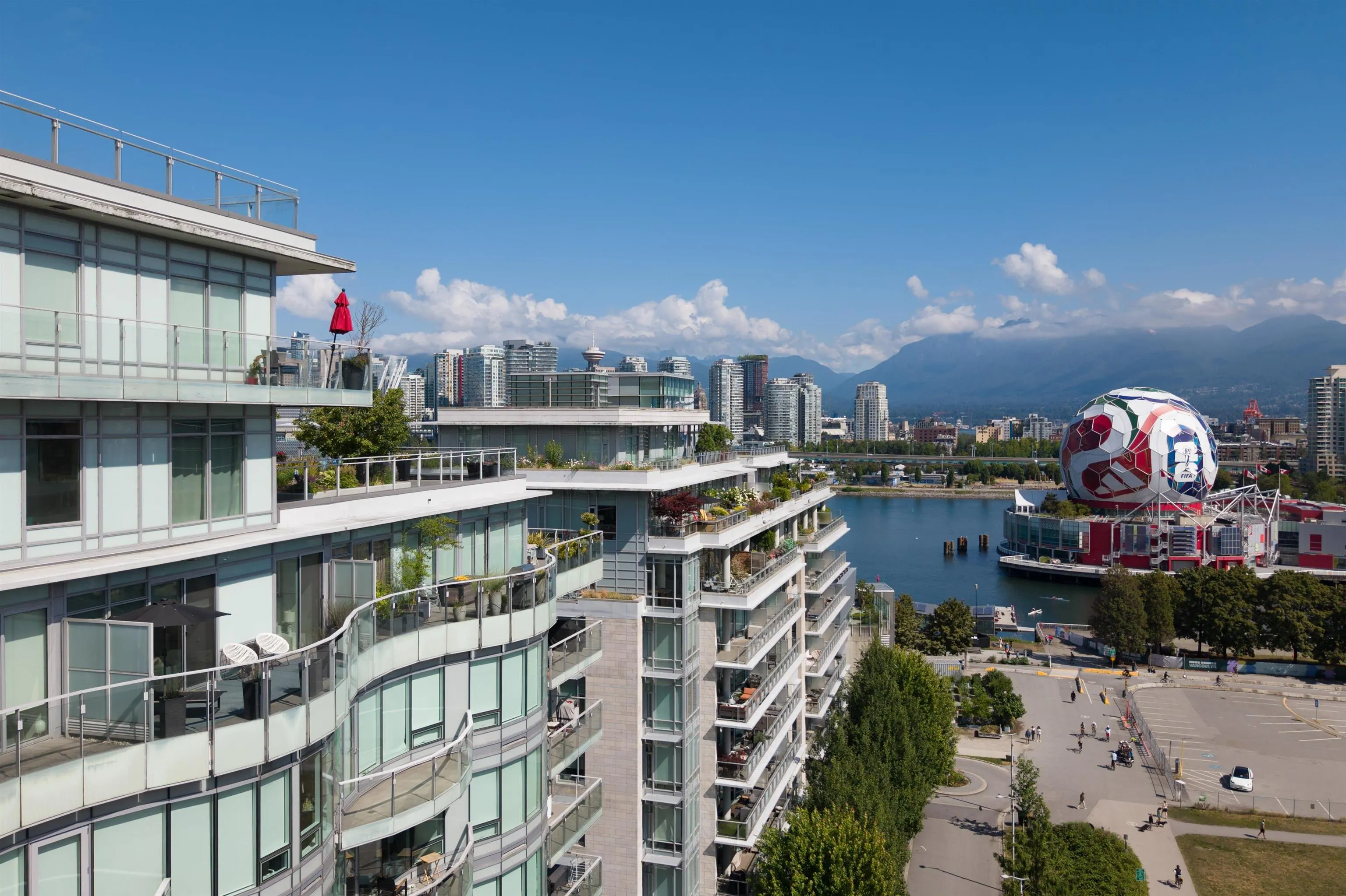 1661 Ontario Street #406