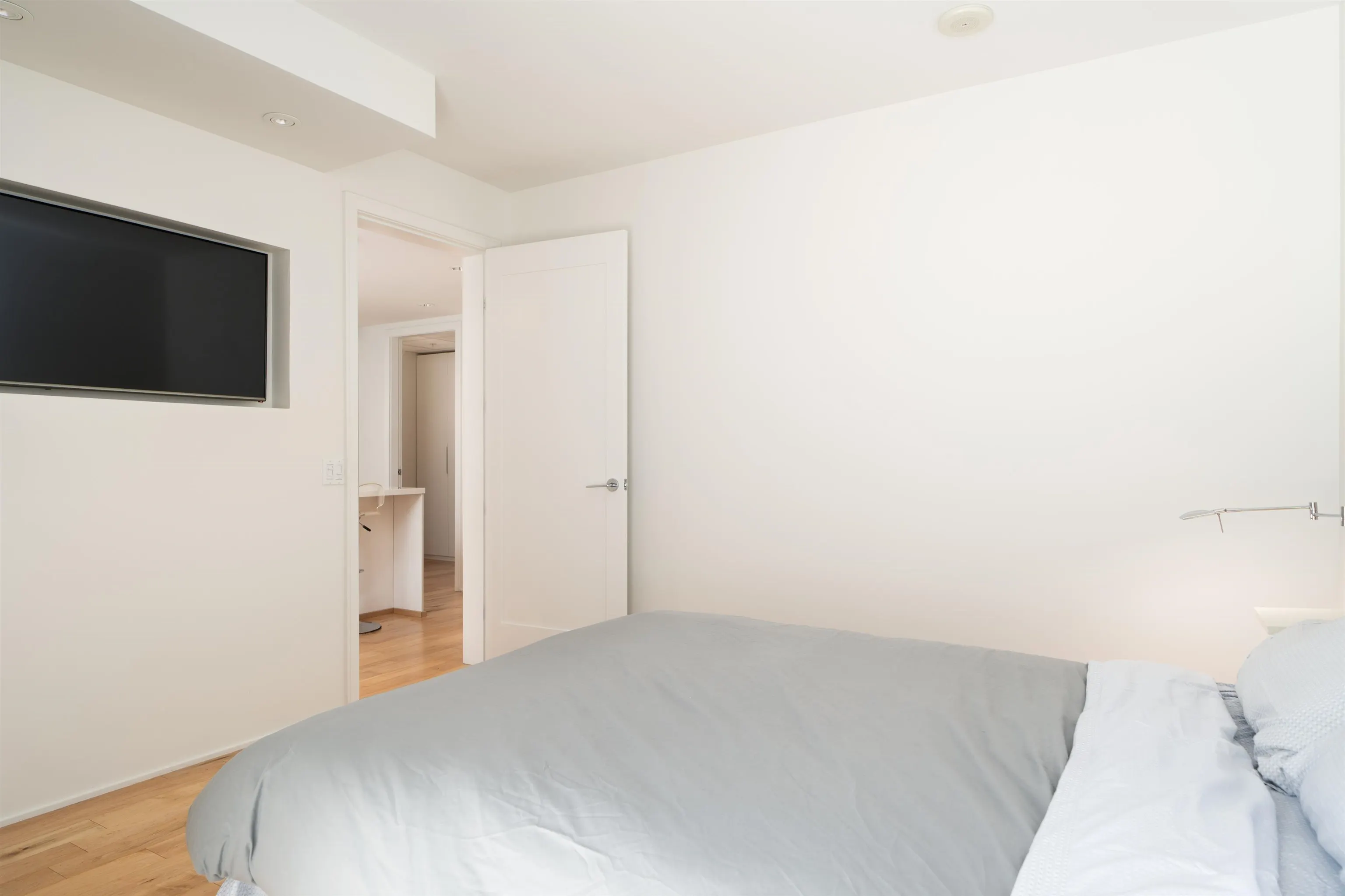 1661 Ontario Street #406