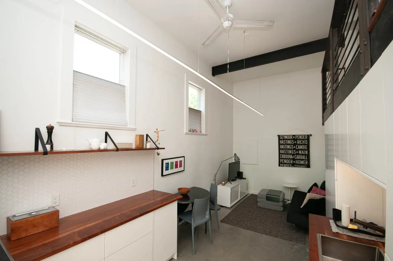 Coach House - 563 Union Street