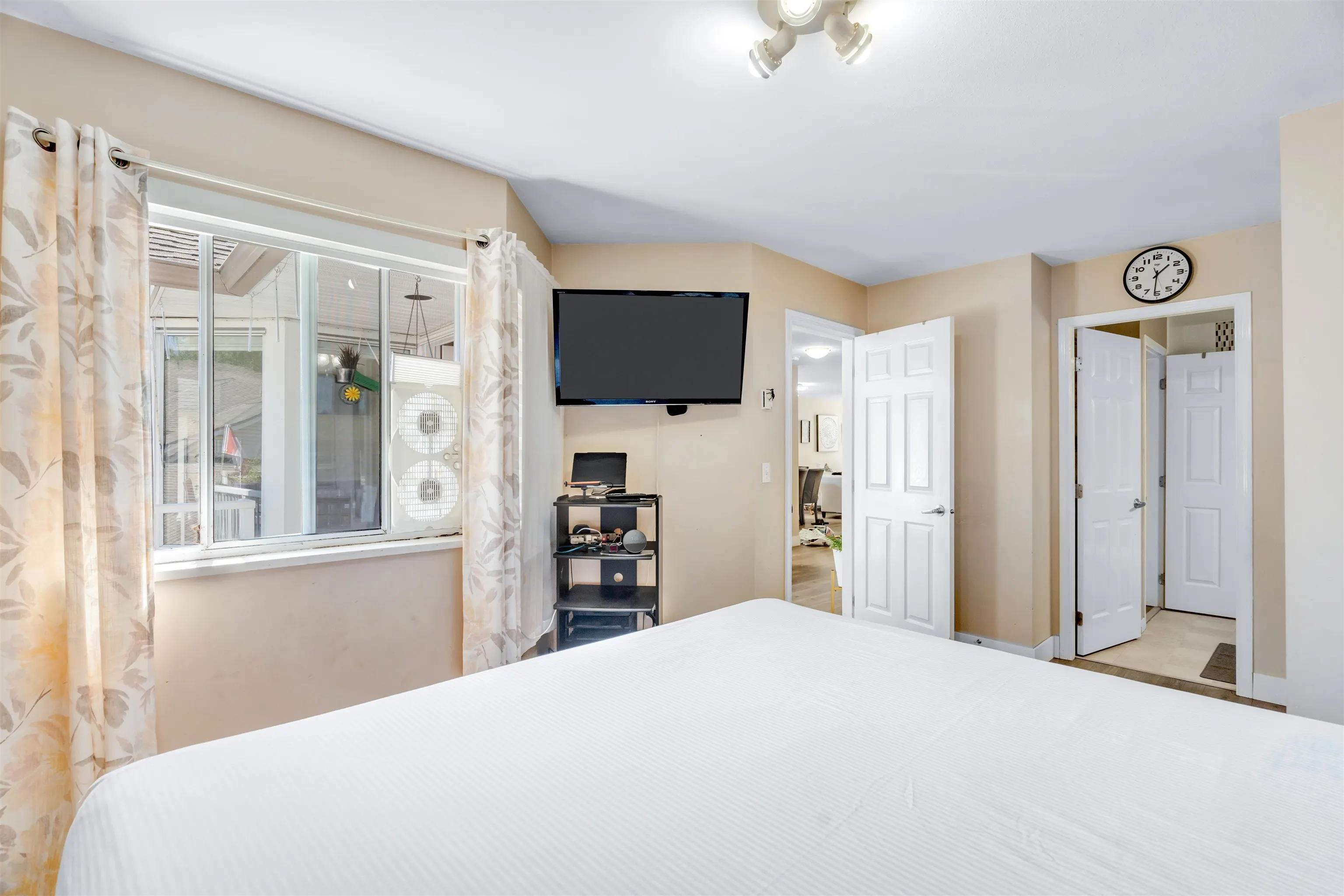 16031 82 Avenue #206