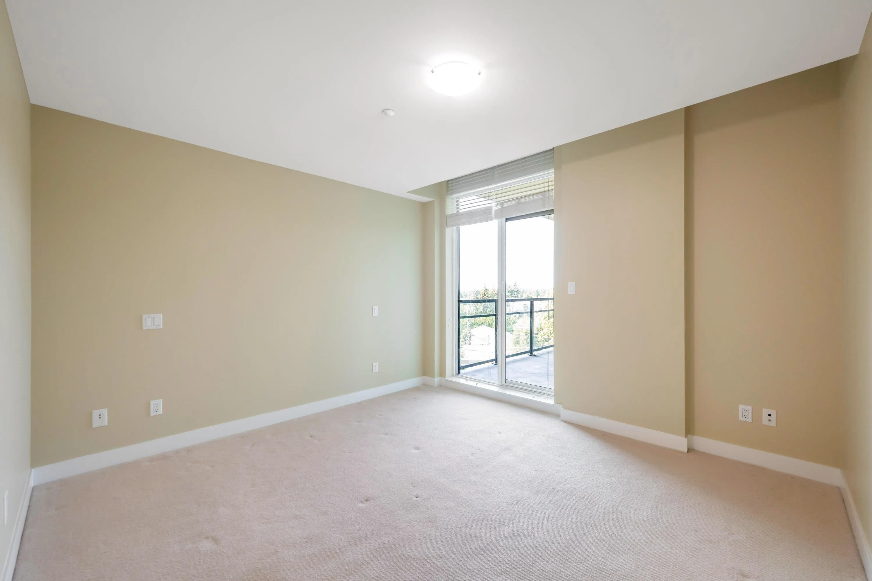 14824 North Bluff Road #504