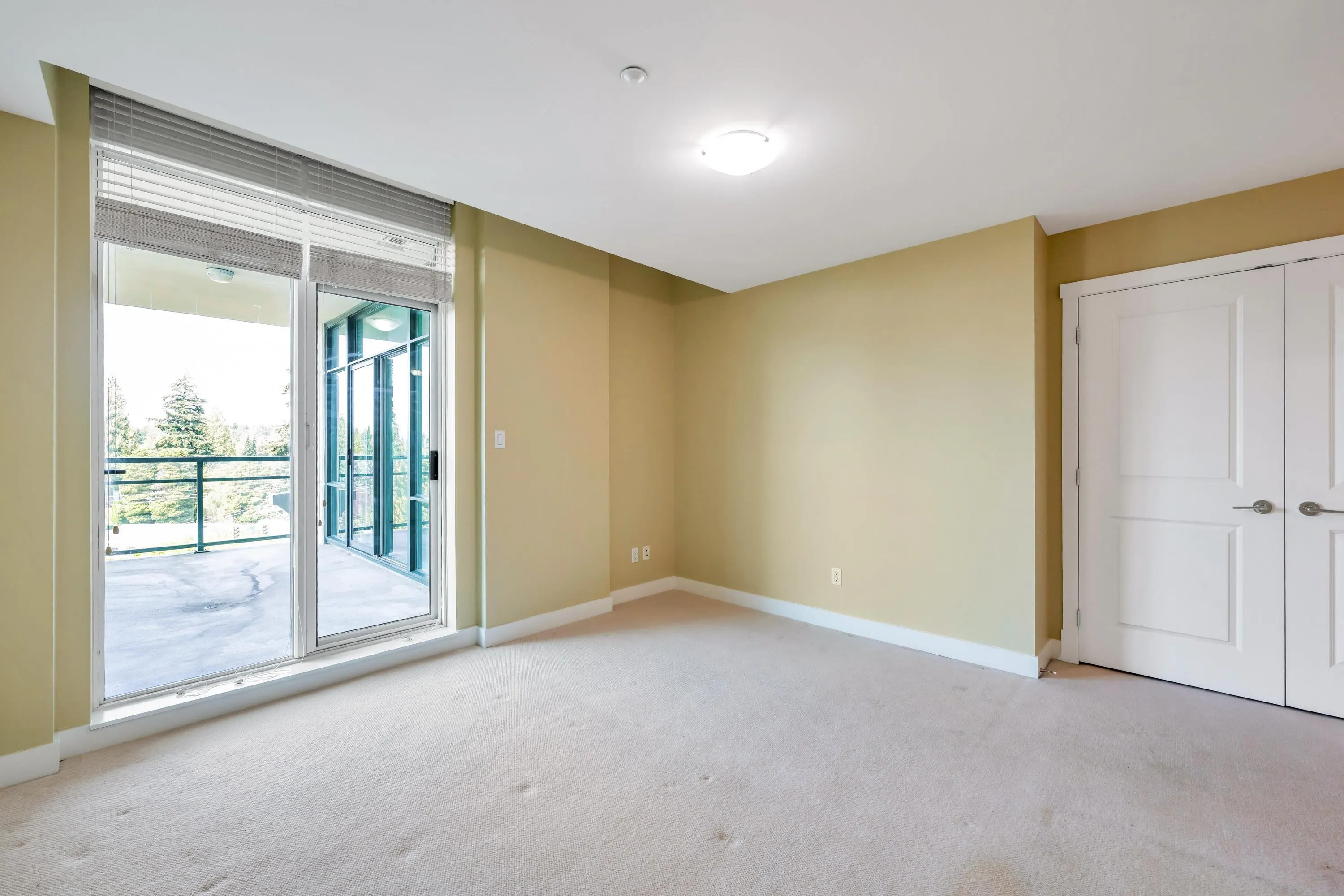14824 North Bluff Road #504