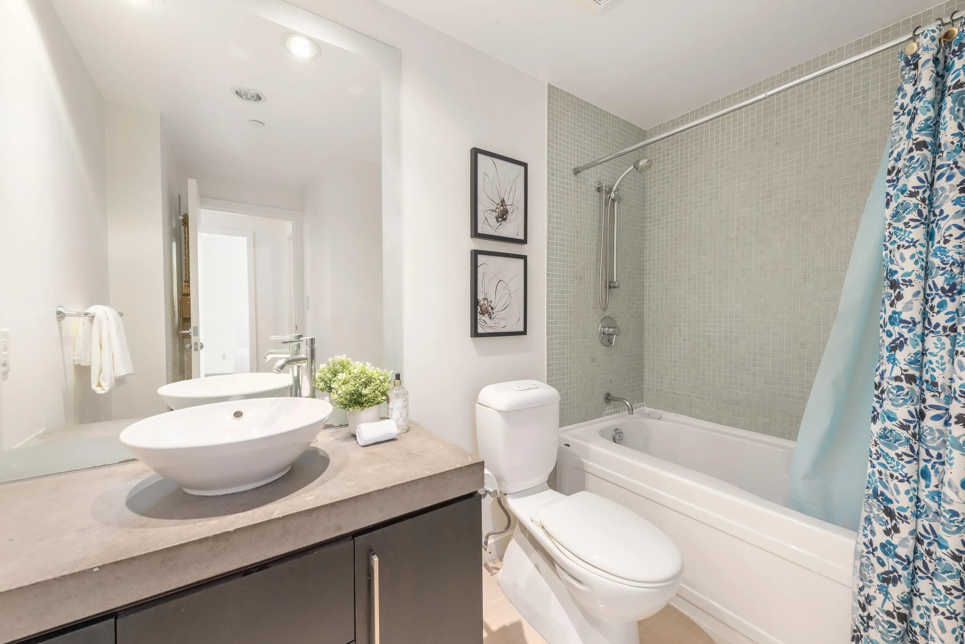 633 Kinghorne Mews #605