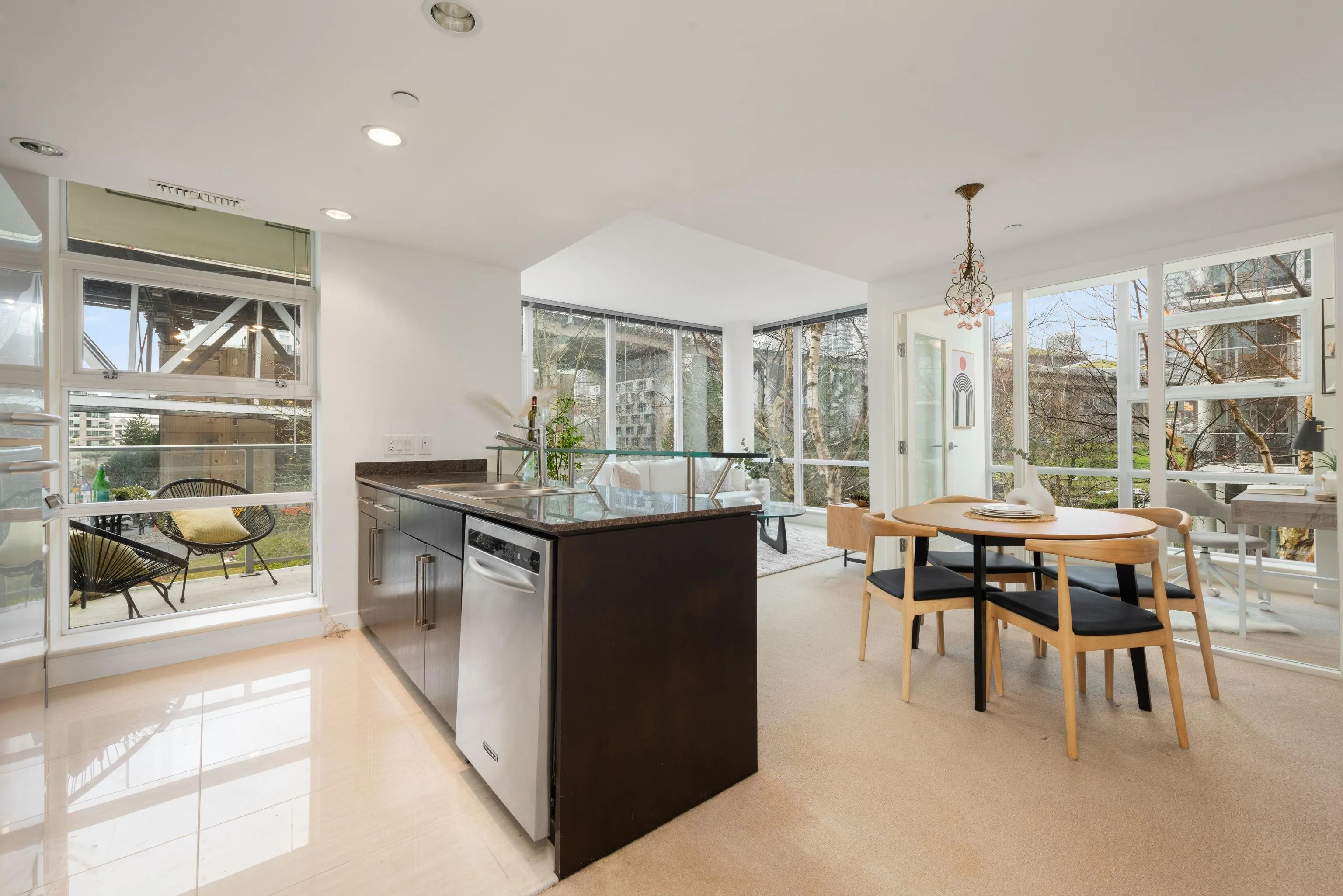 633 Kinghorne Mews #605