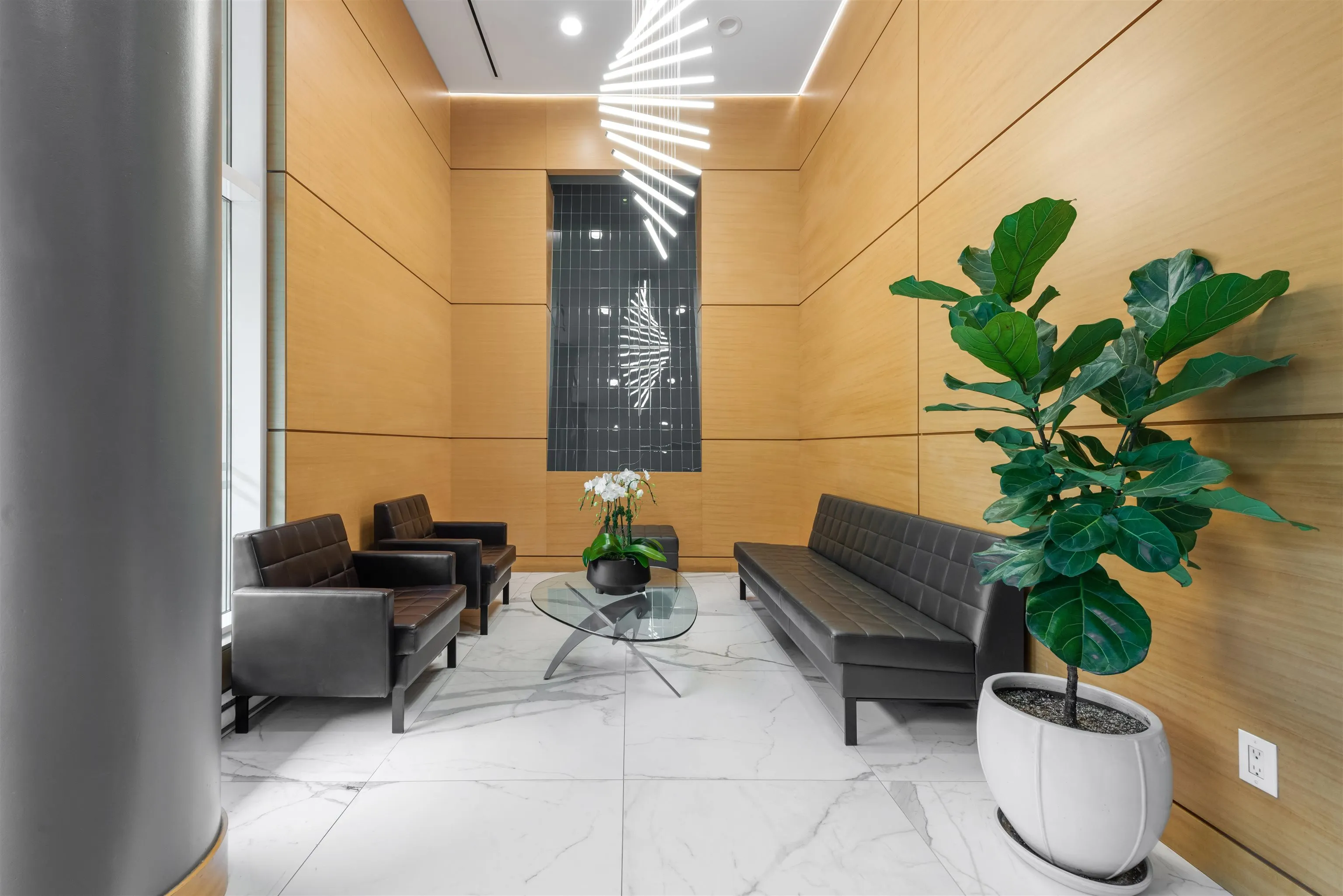 633 Kinghorne Mews #605