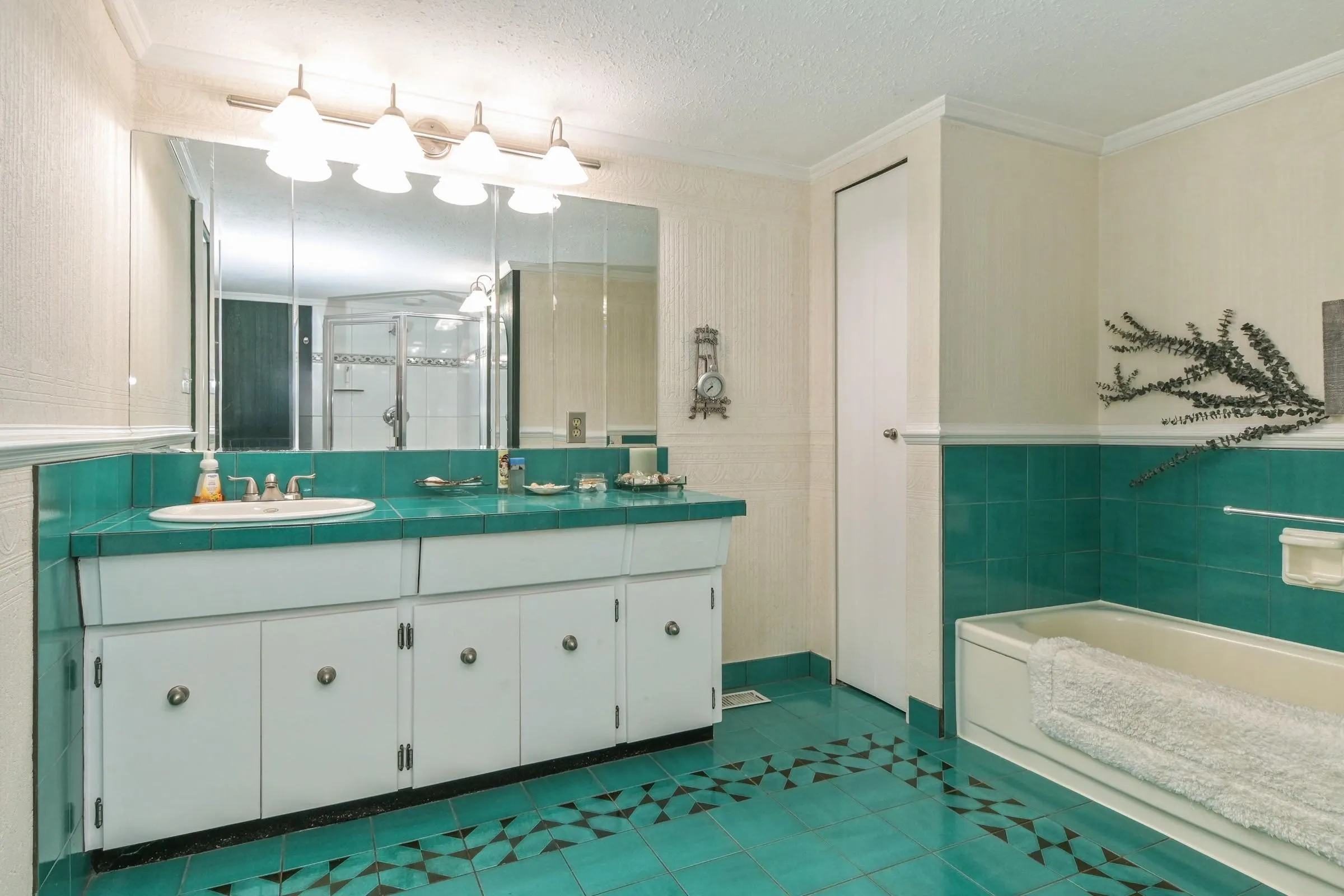 2704 St. Moritz Way
