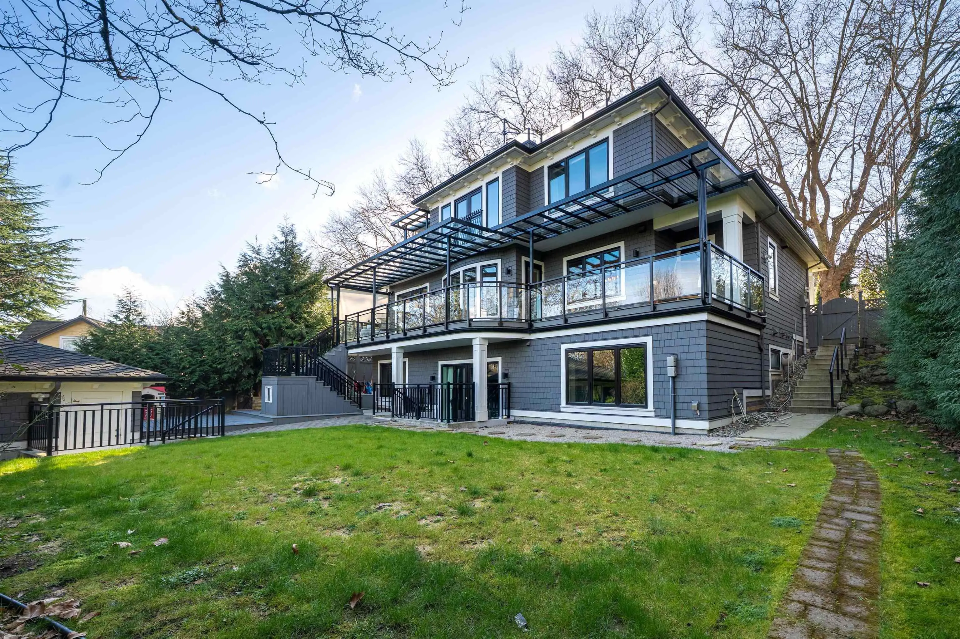 3955 W Broadway
