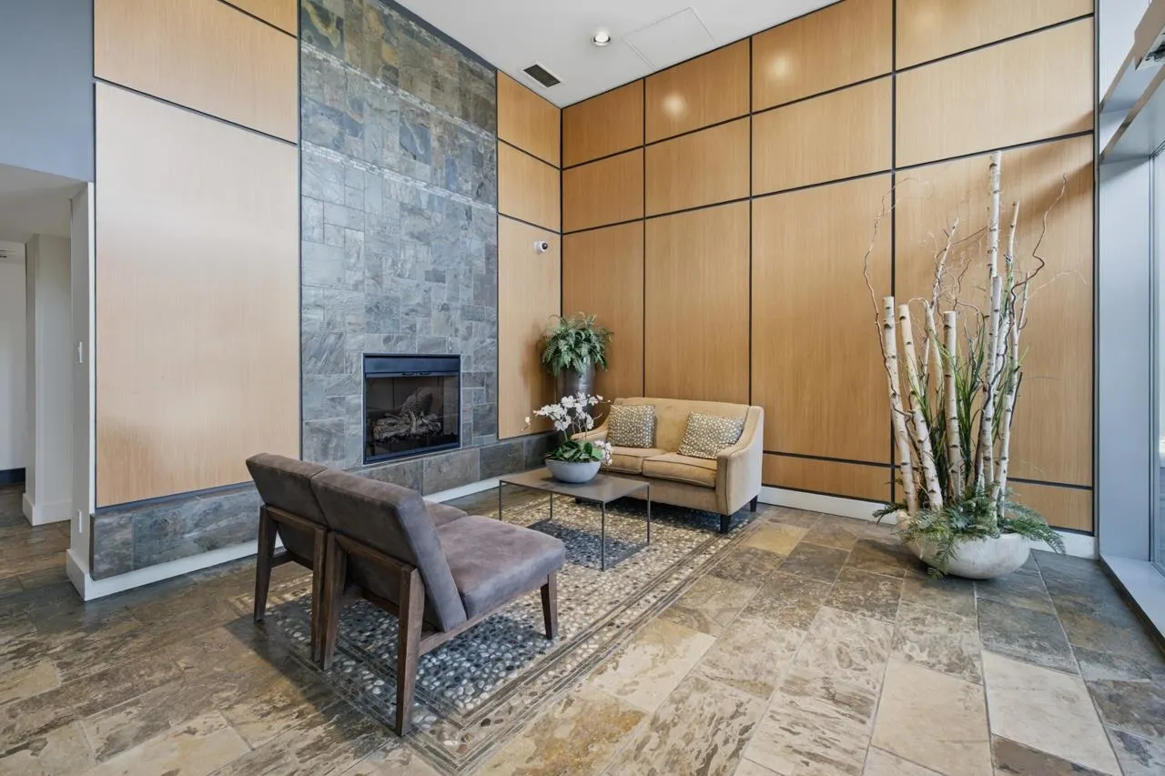 651 Nootka Way #1707