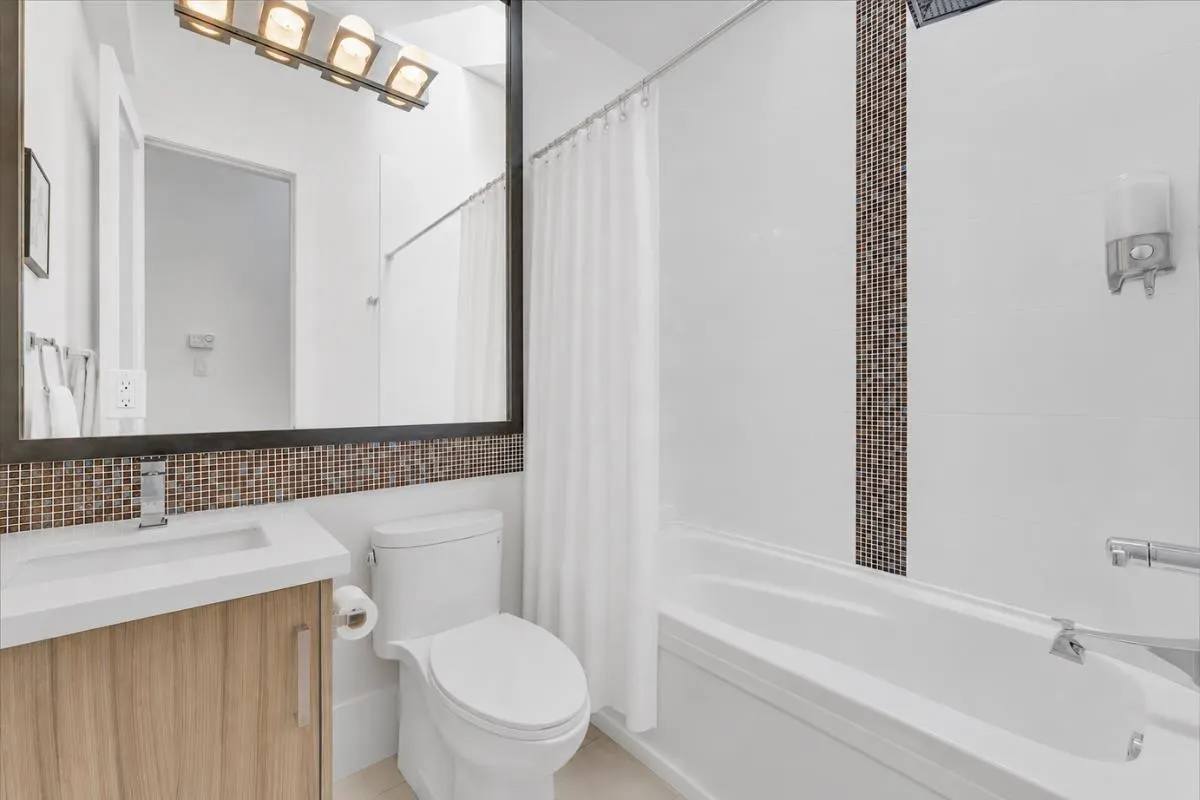 1136 E Pender Street #2