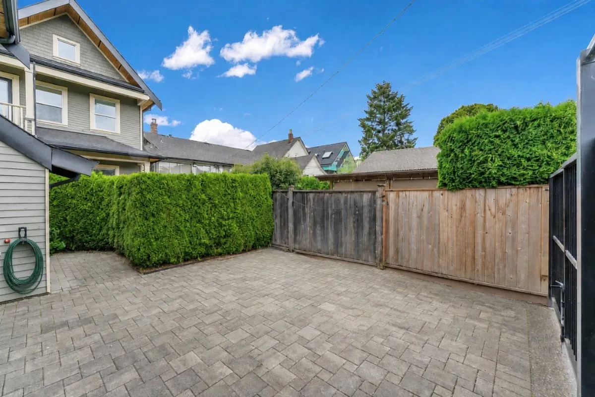 1136 E Pender Street #2