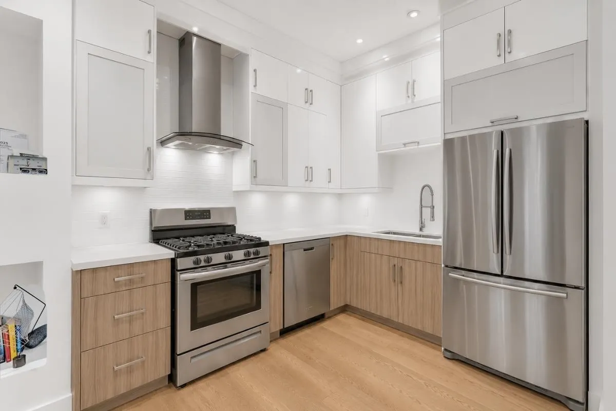 1136 E Pender Street #2