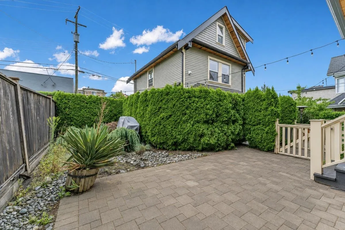 1136 E Pender Street #2