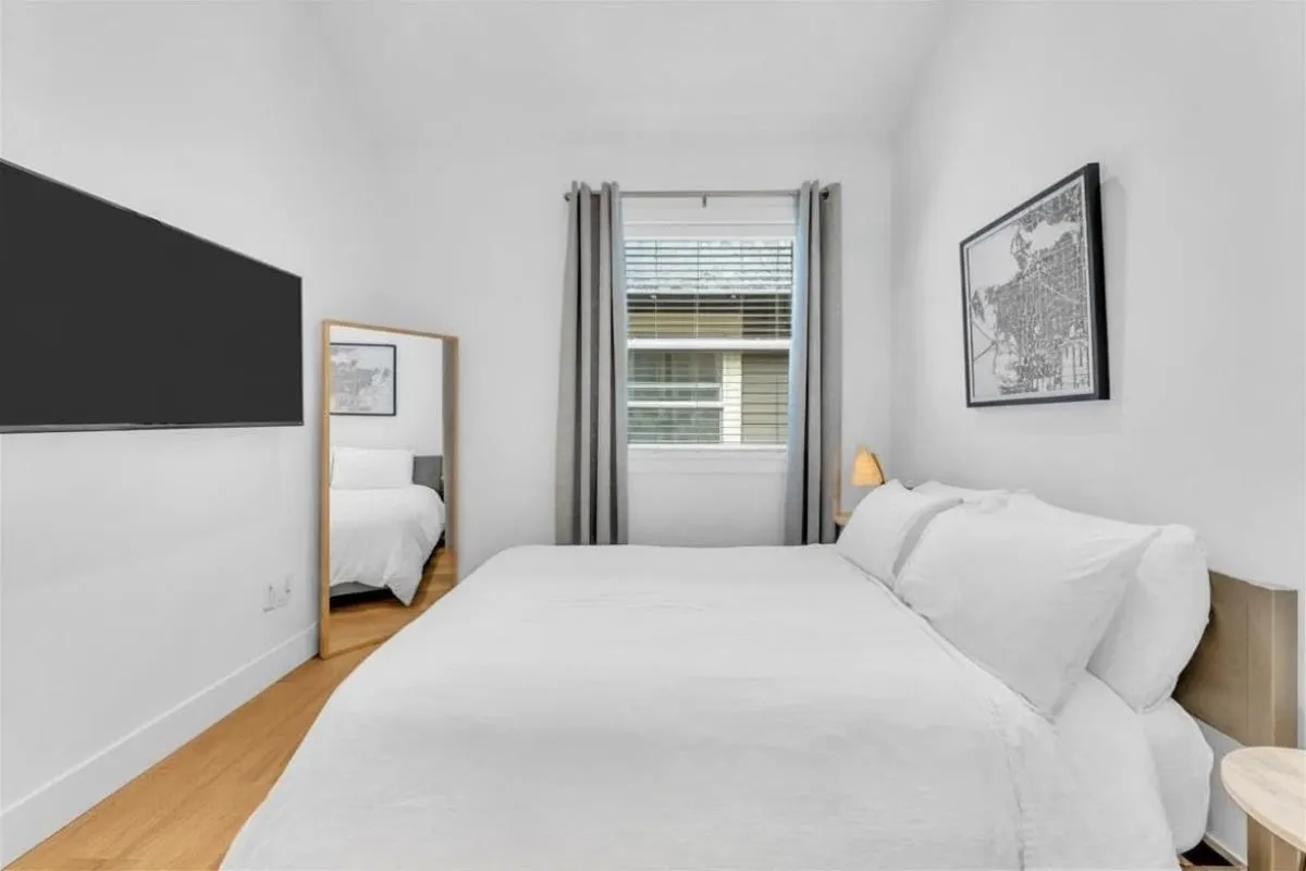 1136 E Pender Street #2