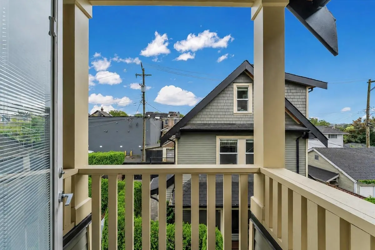 1136 E Pender Street #2