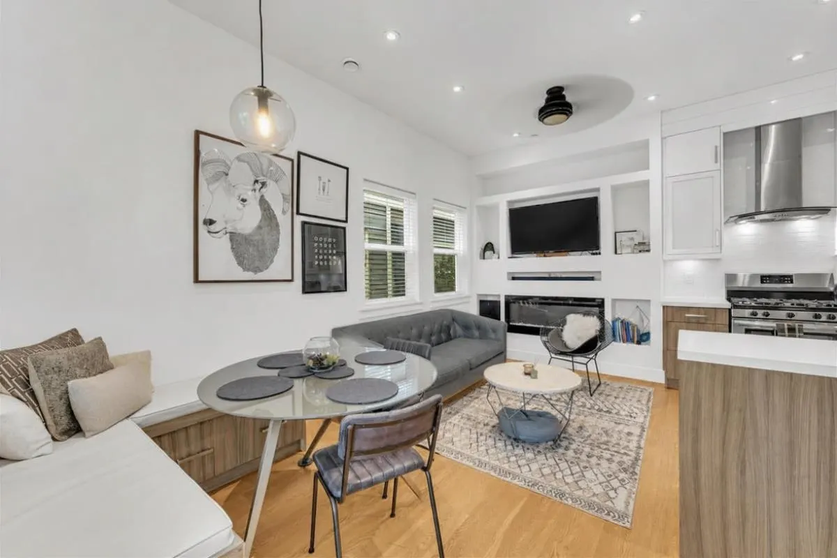 1136 E Pender Street #2